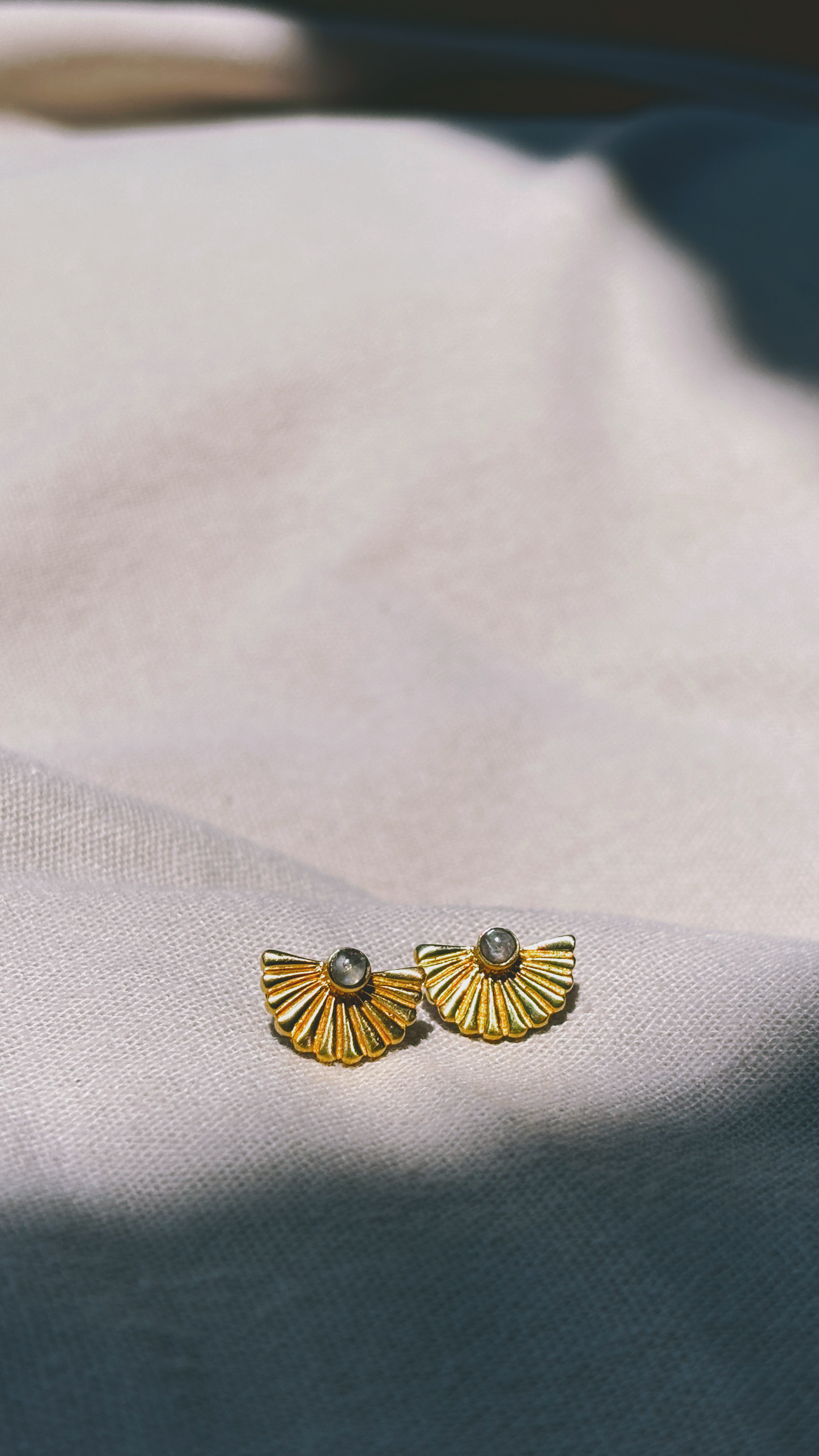 RAISA Moonstone Earring Gold