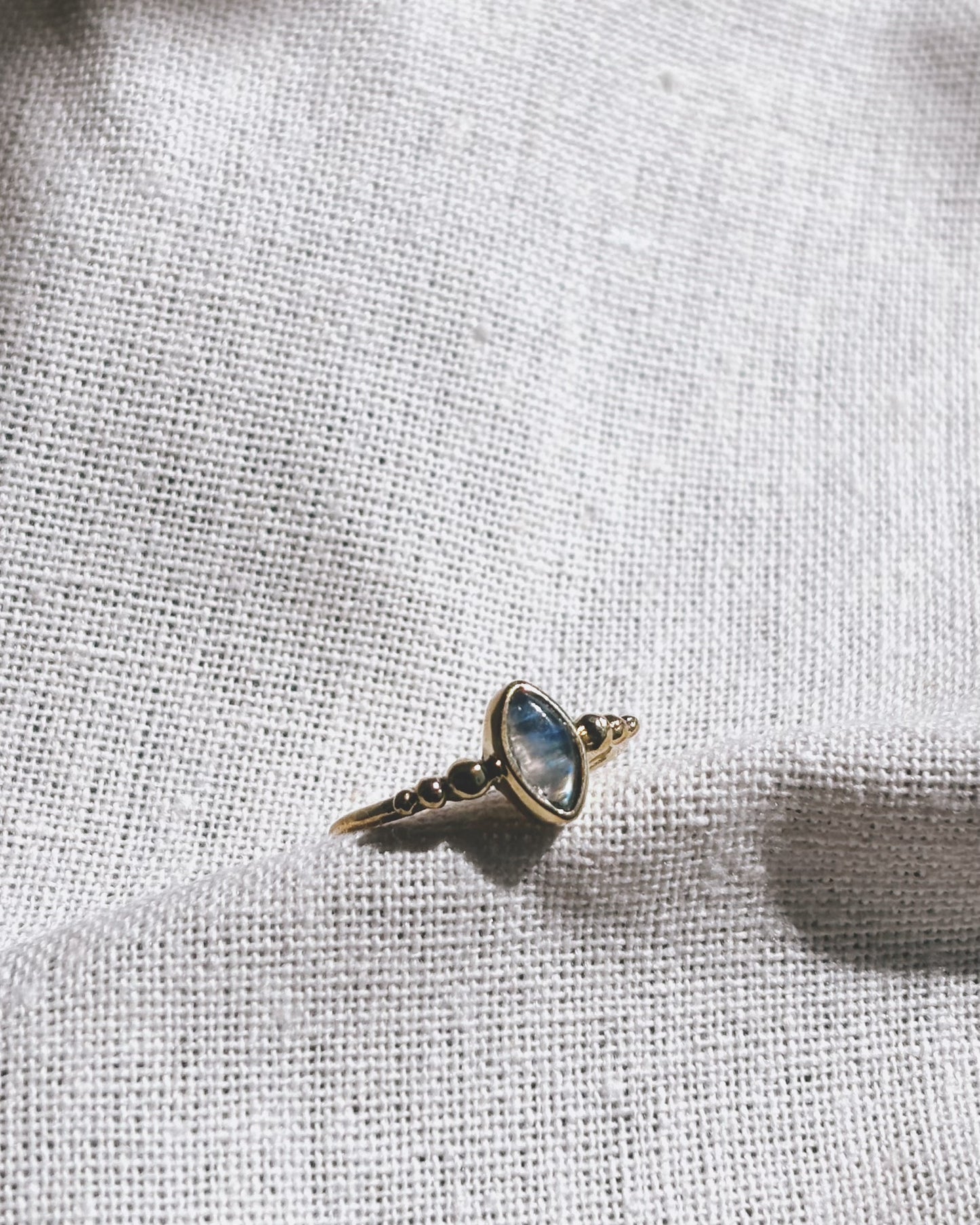 ORA Moonstone Ring Gold