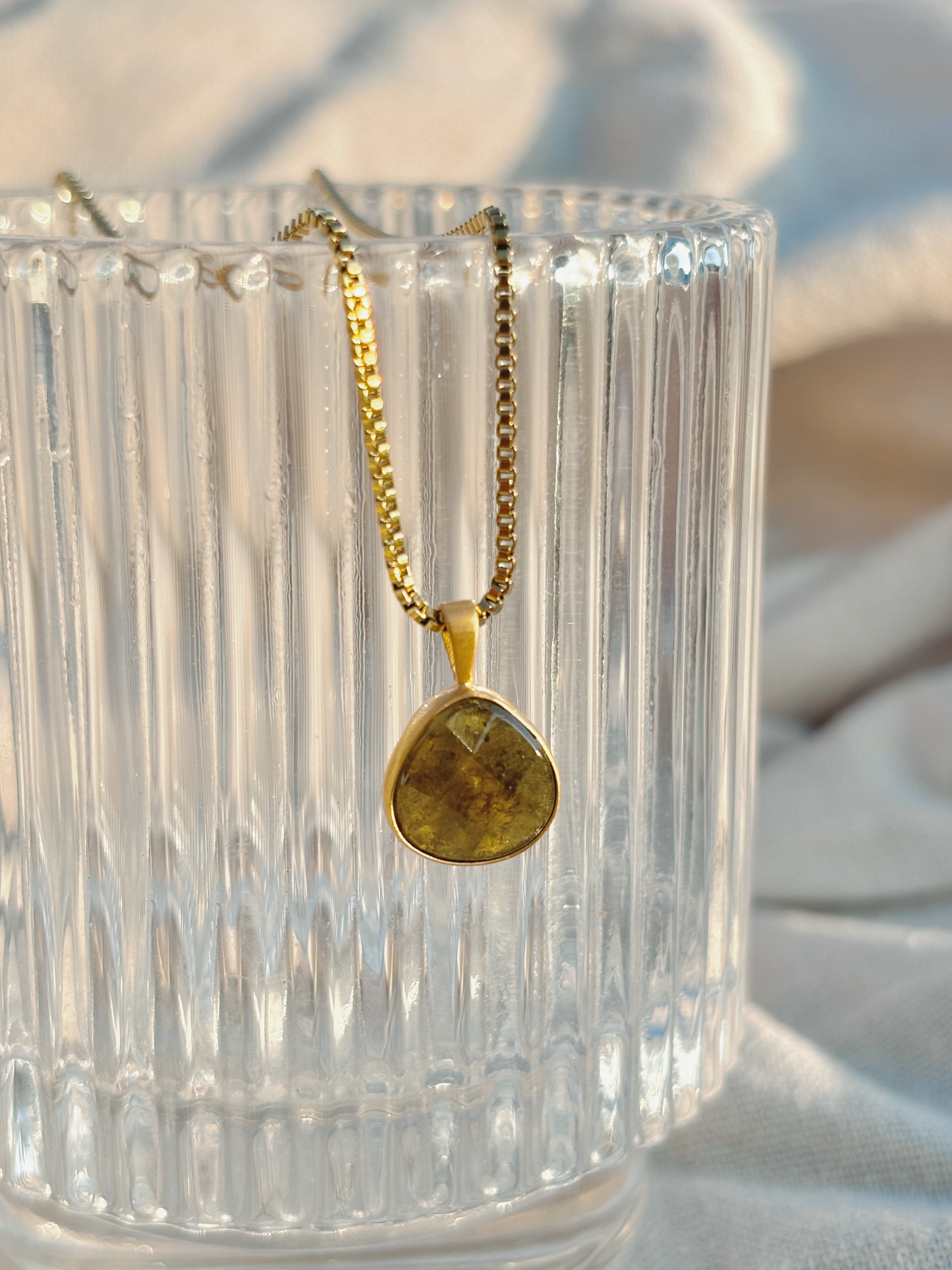 YUNA GREEN GRANAT Drop Halskette | Necklace Gold
