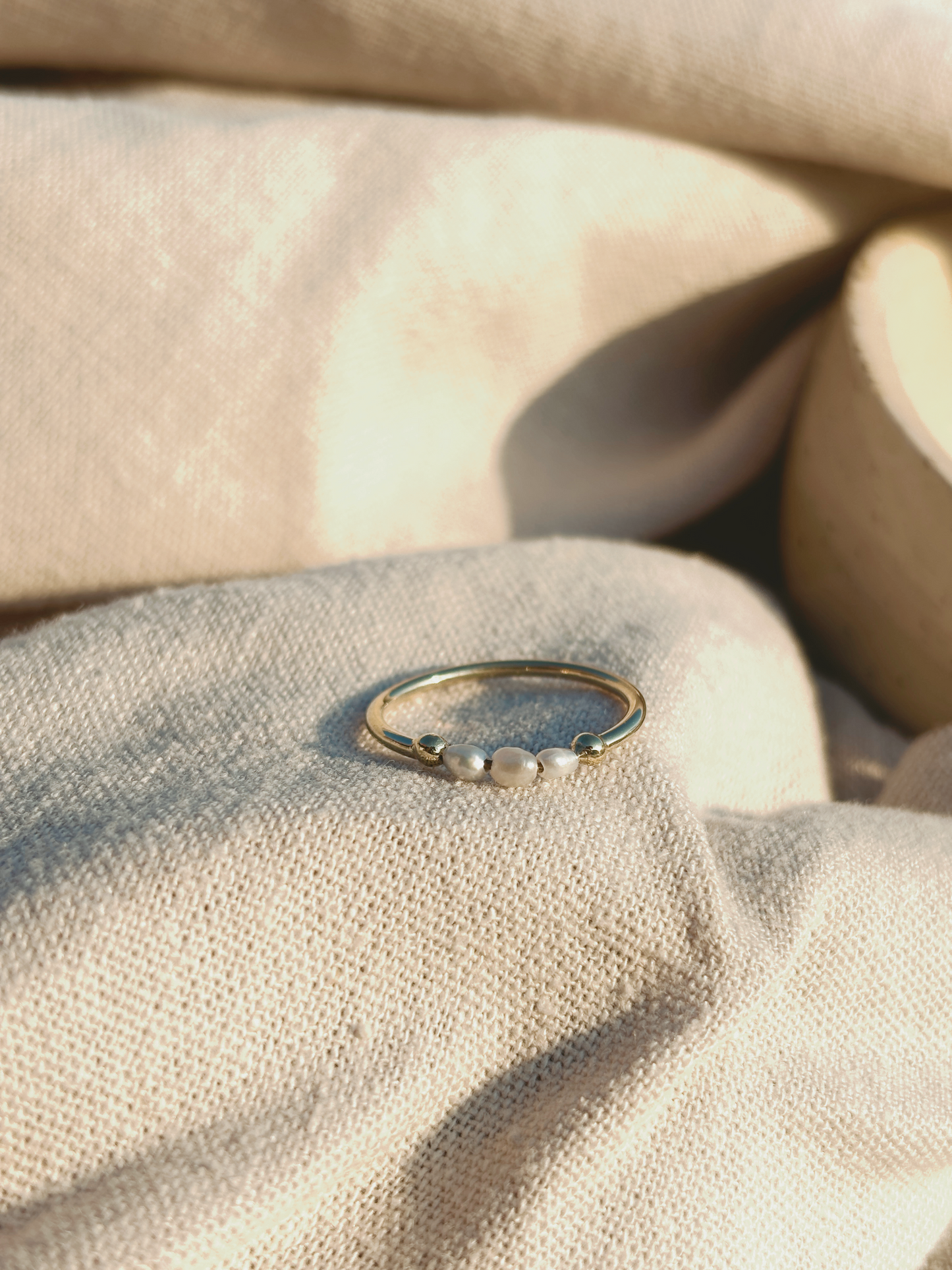 ALINA shiny Perlmutt Ring Gold