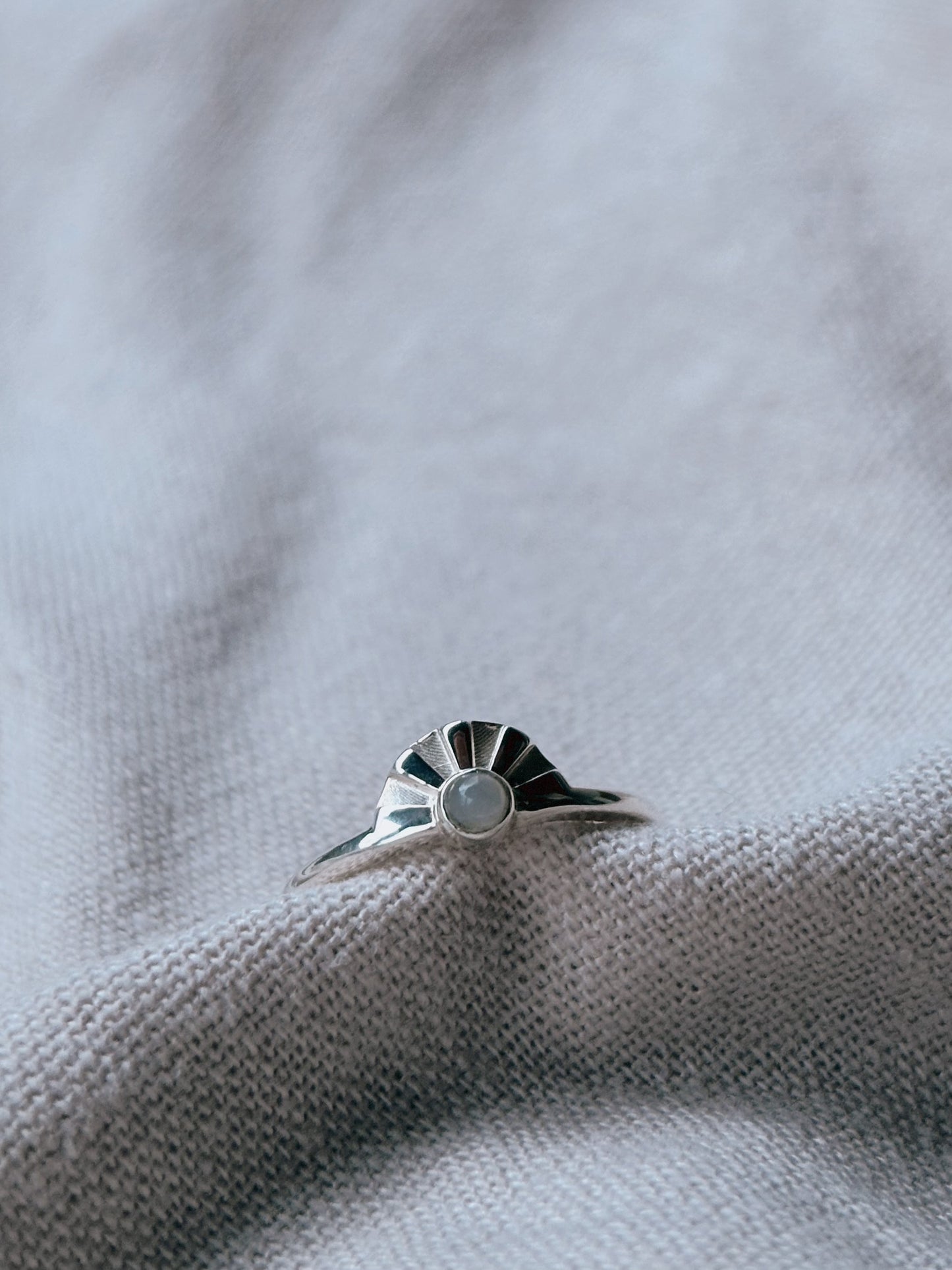 AURA Mondstein Ring Silber