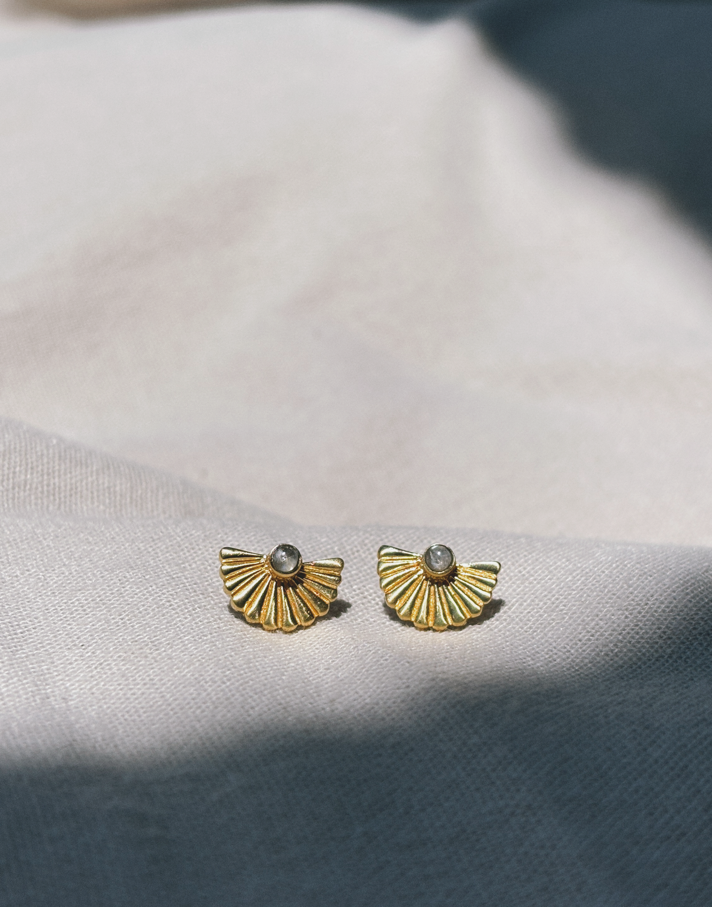 RAISA Moonstone Earring Gold