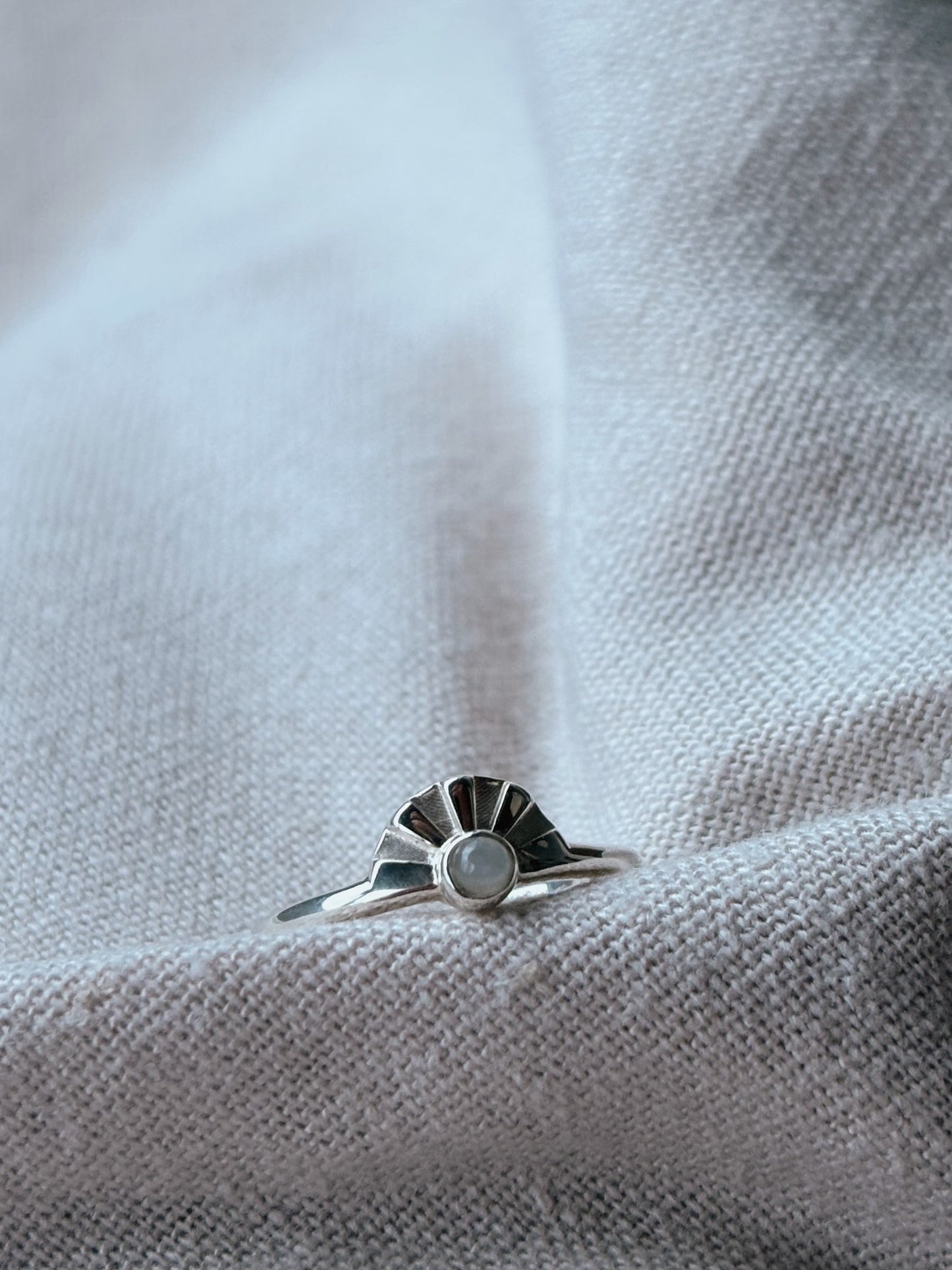 AURA Mondstein Ring Silber