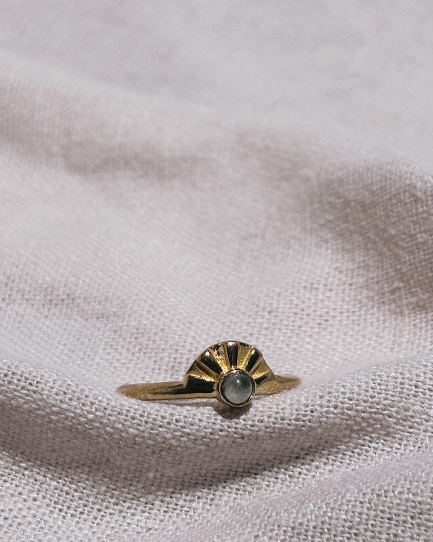 AURA Mondstein Ring Gold