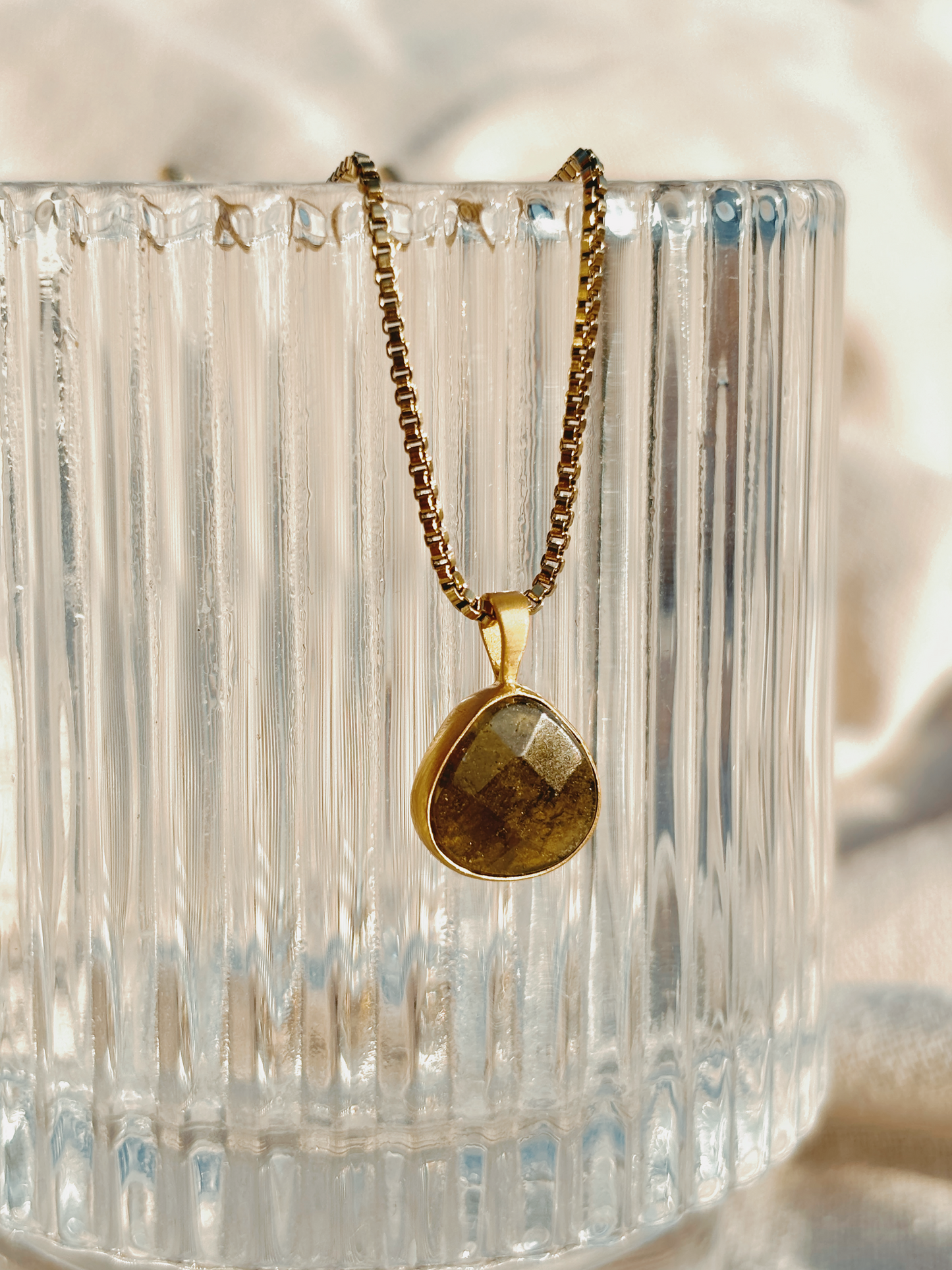 YUNA GREEN GRANAT Drop Halskette | Necklace Gold
