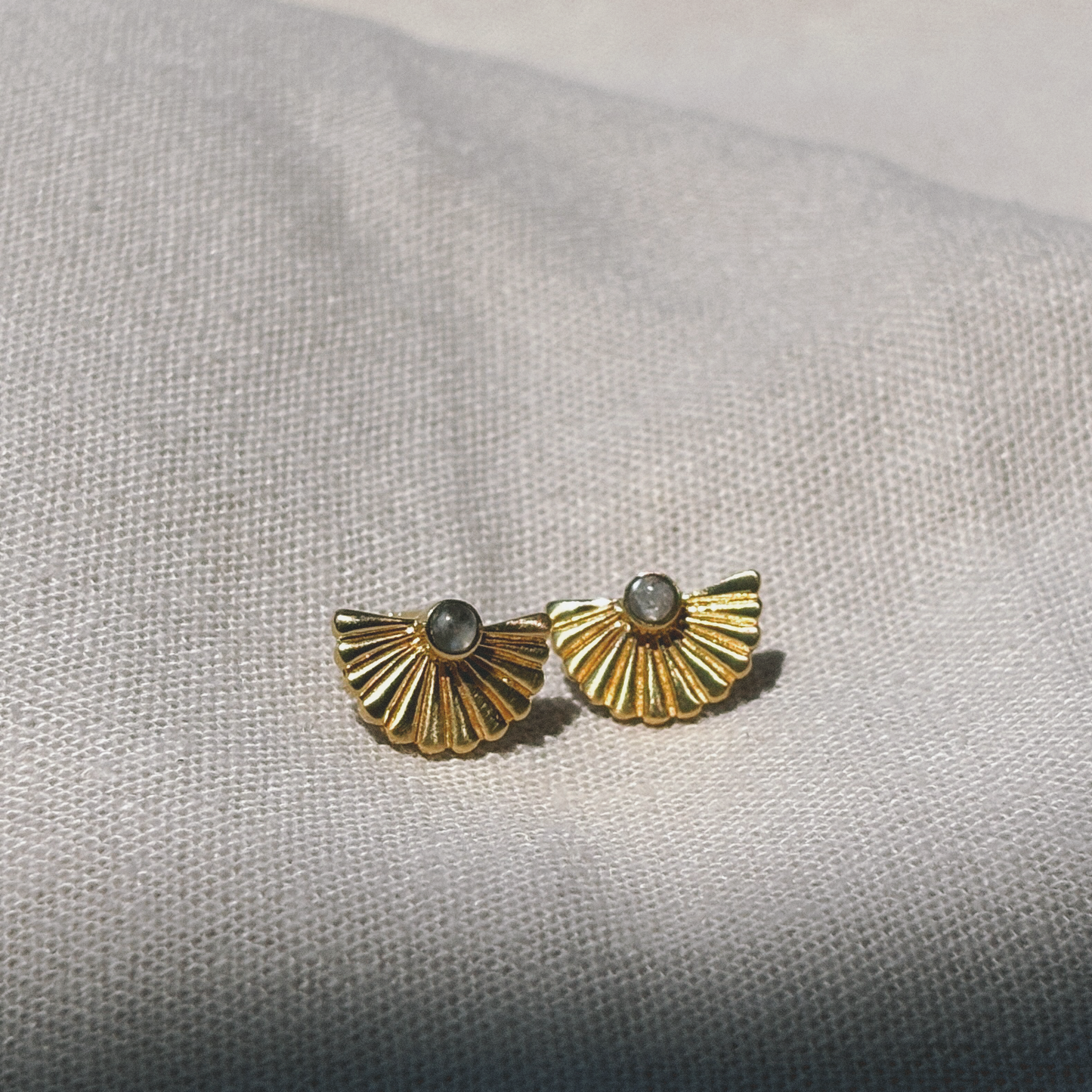 RAISA Moonstone Earring Gold