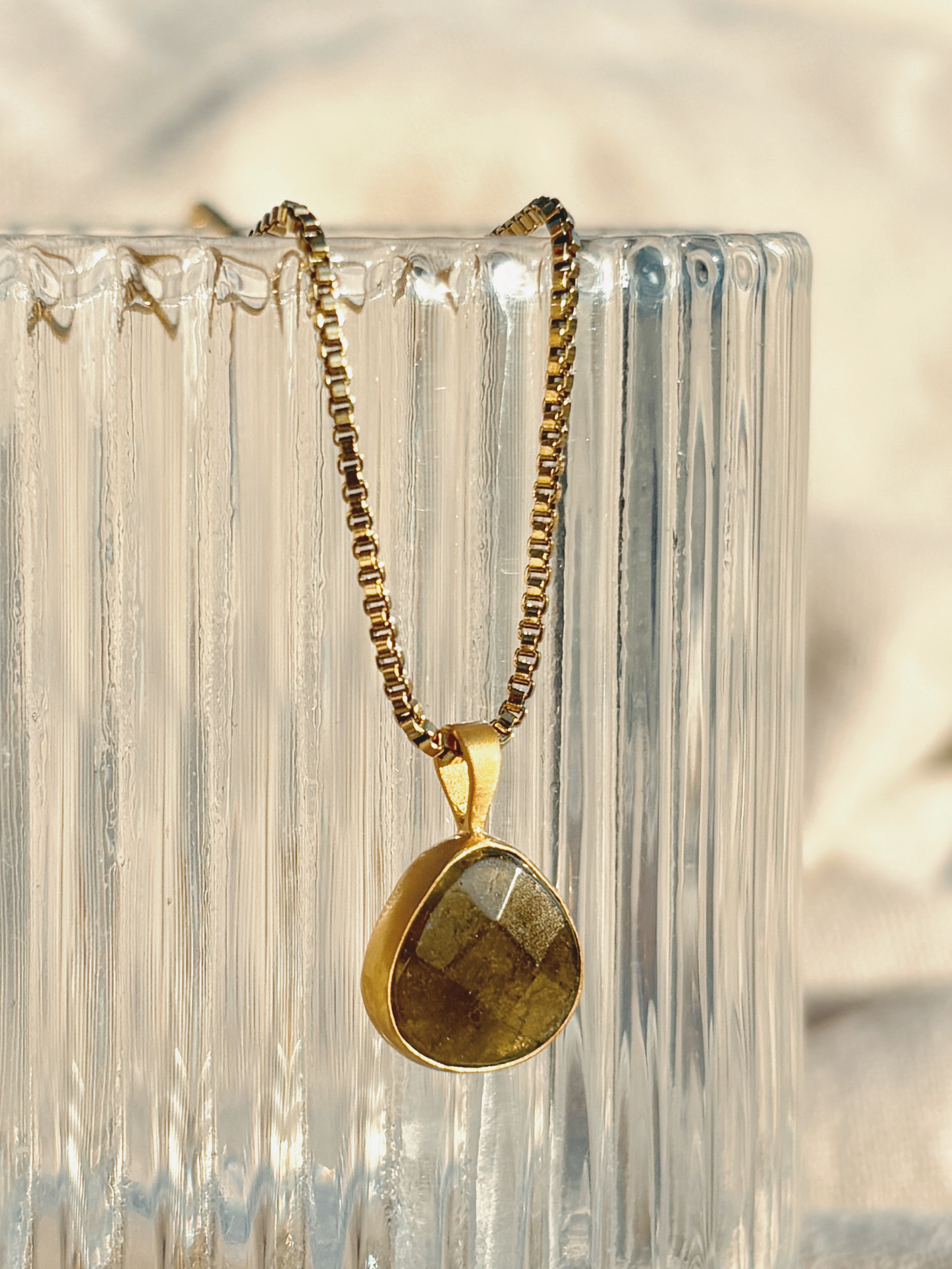 YUNA GREEN GRANAT Drop Halskette | Necklace Gold