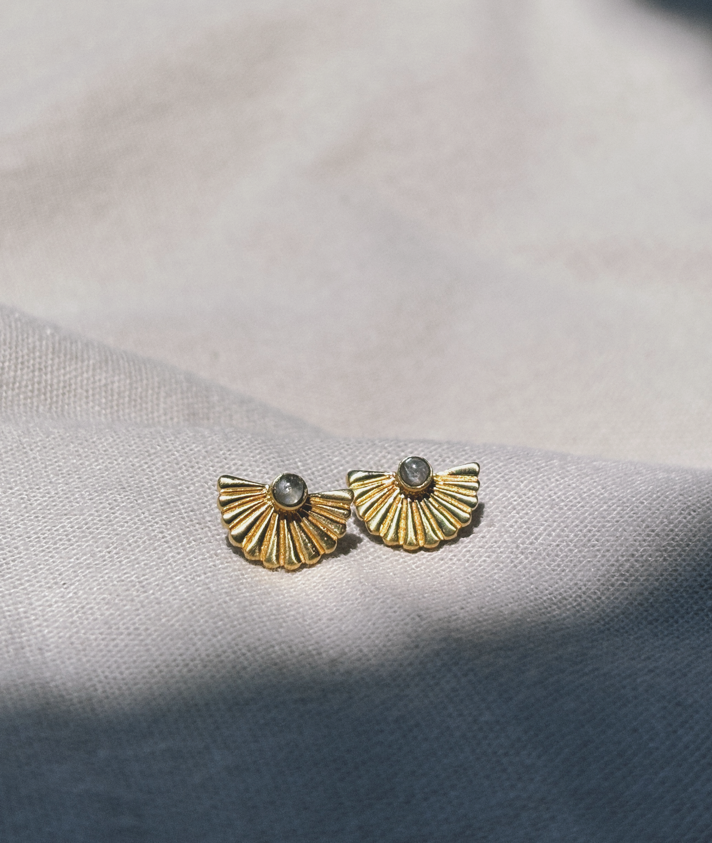 RAISA Moonstone Earring Gold
