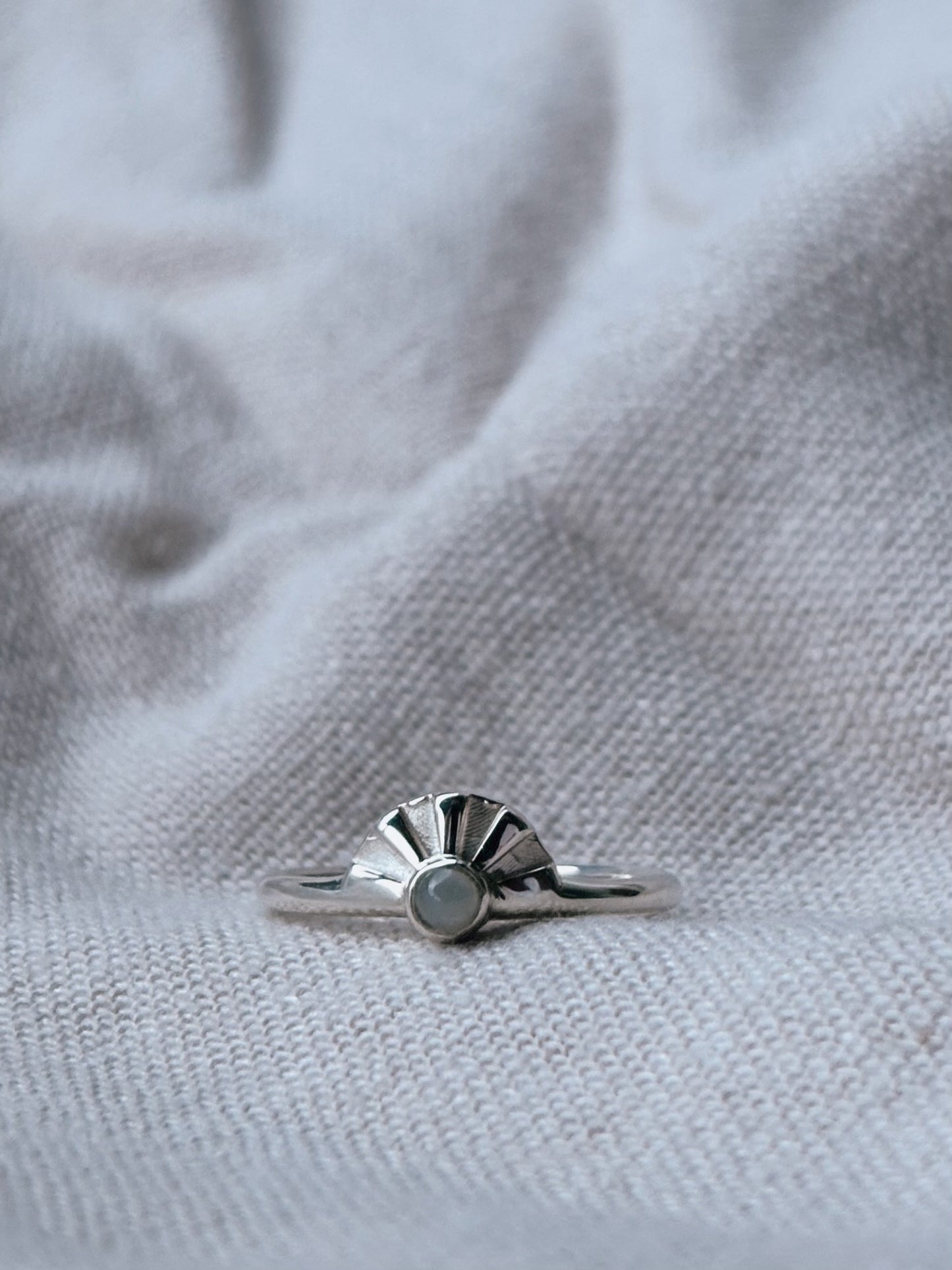 AURA Mondstein Ring Silber