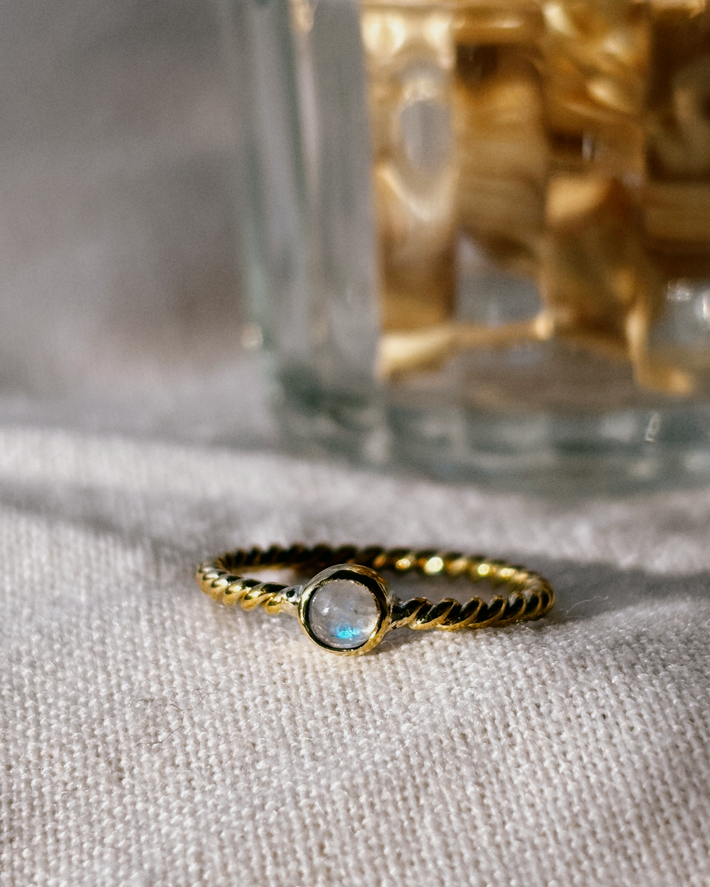 SENANG Mondstein Ring Gold