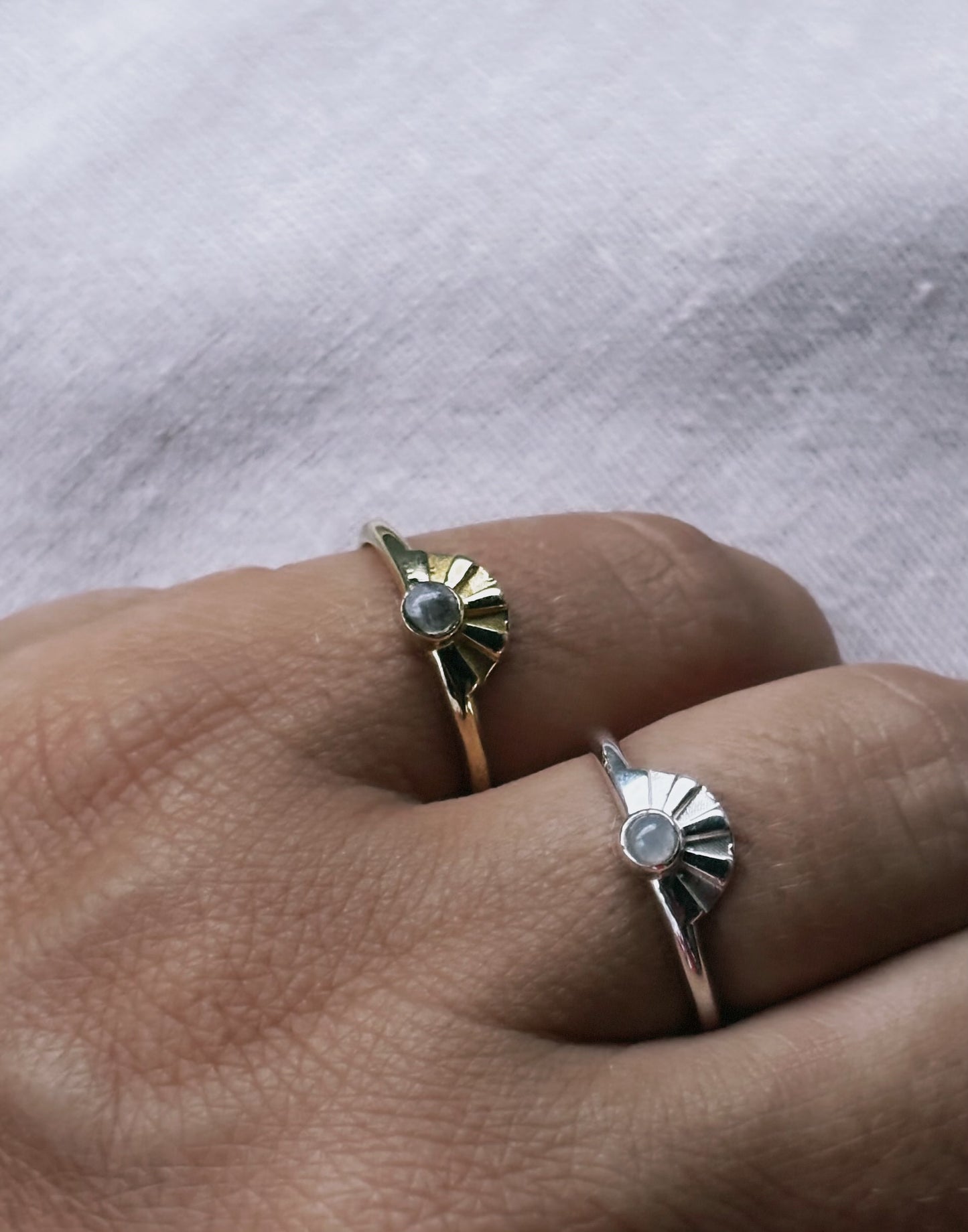 AURA Mondstein Ring Gold