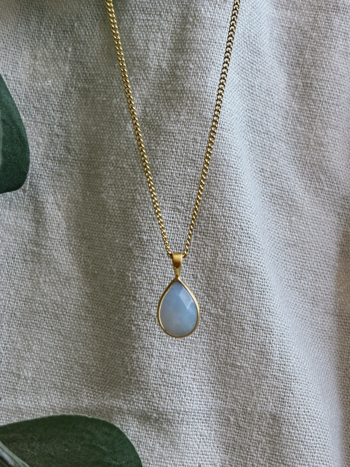 YUNA CHALCEDONIT light Blue Drop 10mm Halskette | Necklace Gold