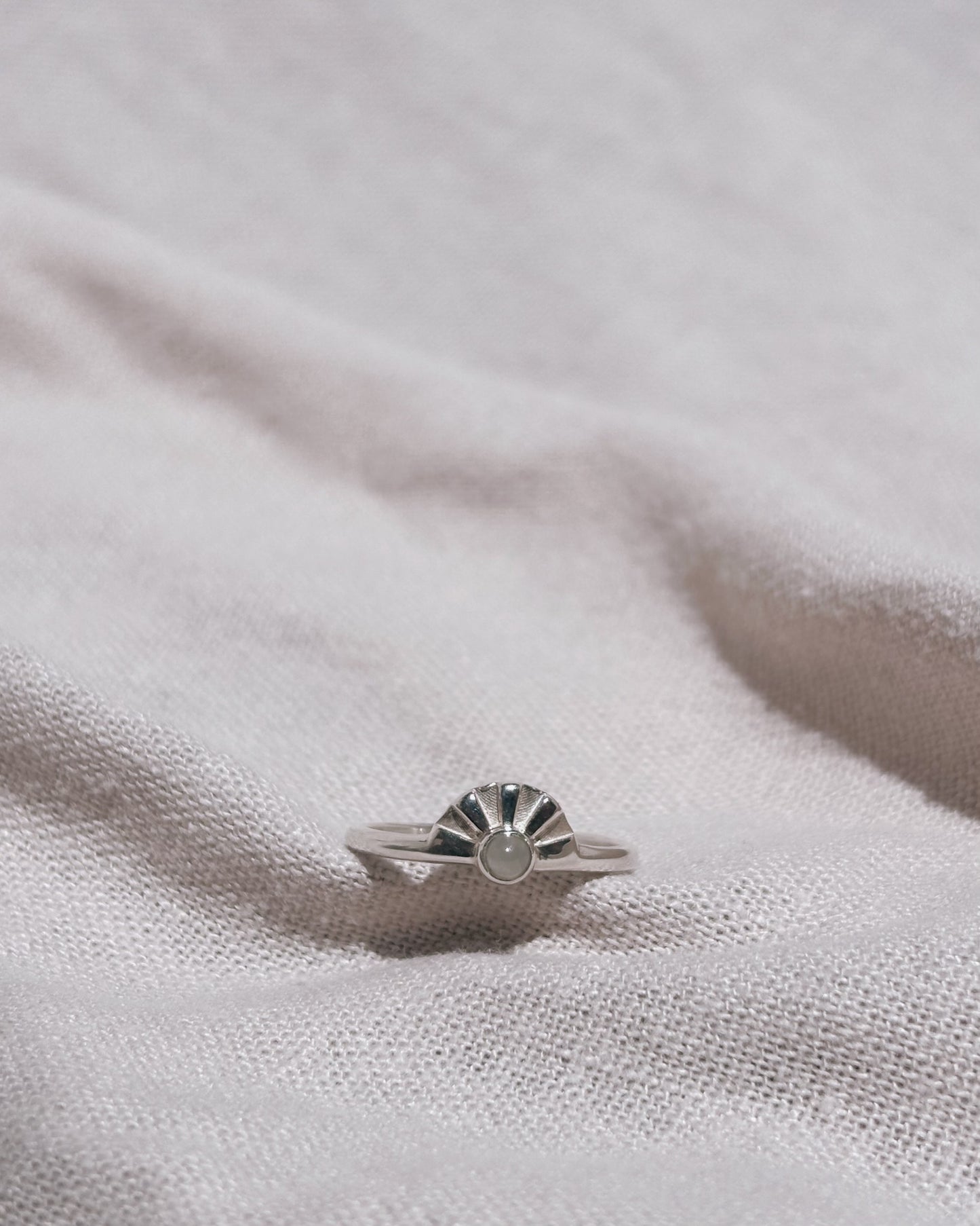 AURA Mondstein Ring Silber
