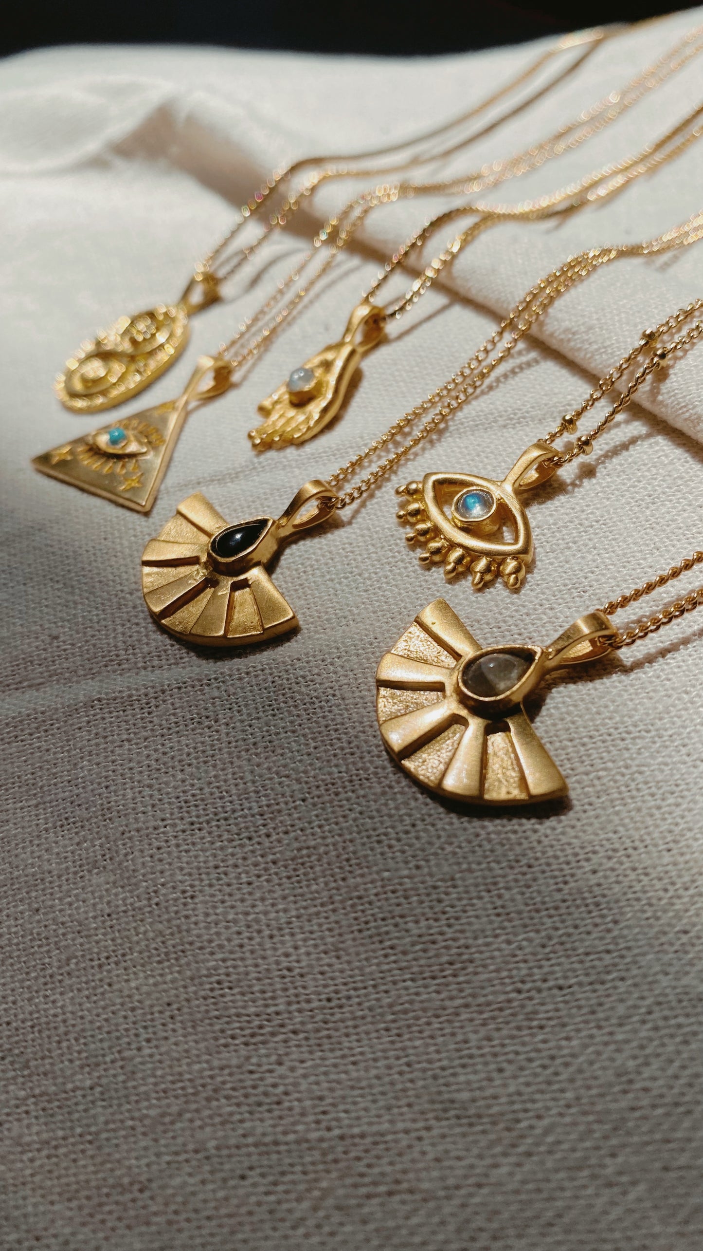 AURA small Moonstone Halskette | Necklace Gold