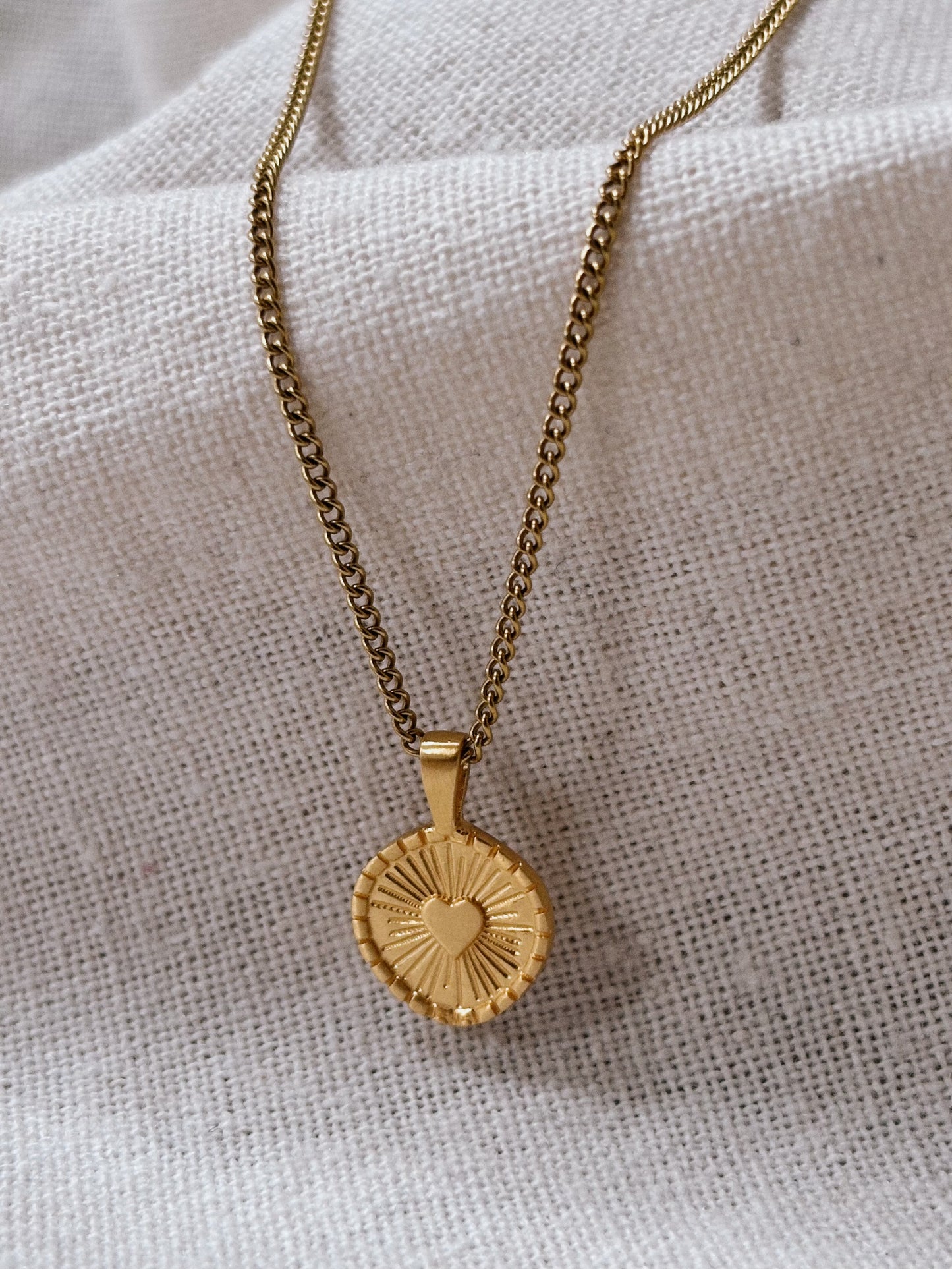 TARI HEART LOVE. Halskette | Necklace Gold