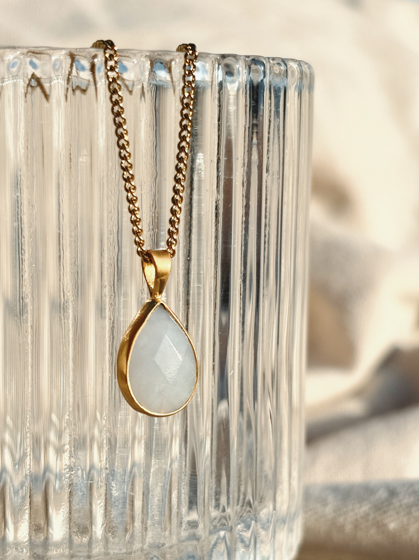YUNA CHALCEDONIT light Blue Drop 10mm Halskette | Necklace Gold