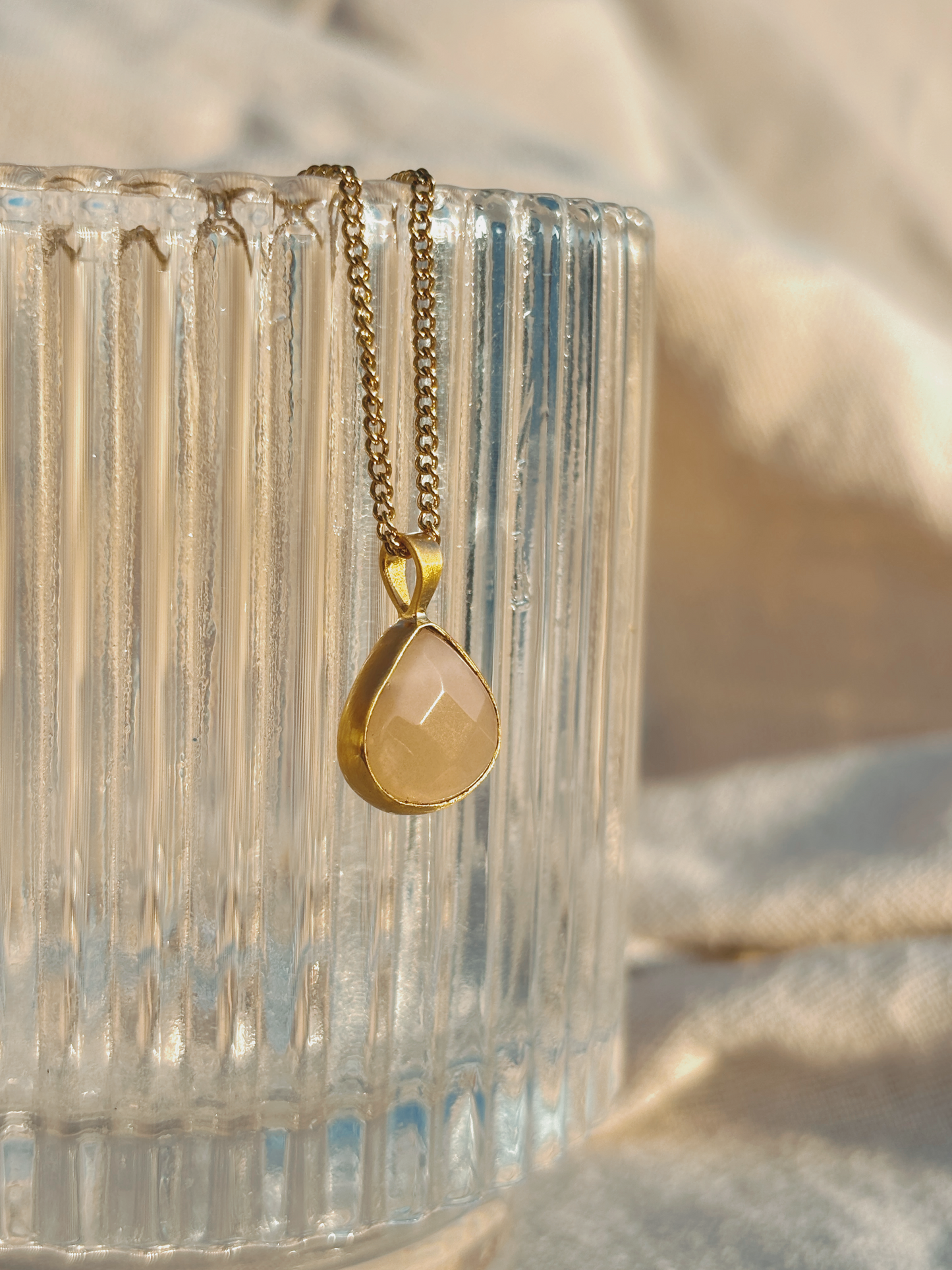 YUNA PEACH MOONSTONE Drop 10mm Halskette | Necklace Gold