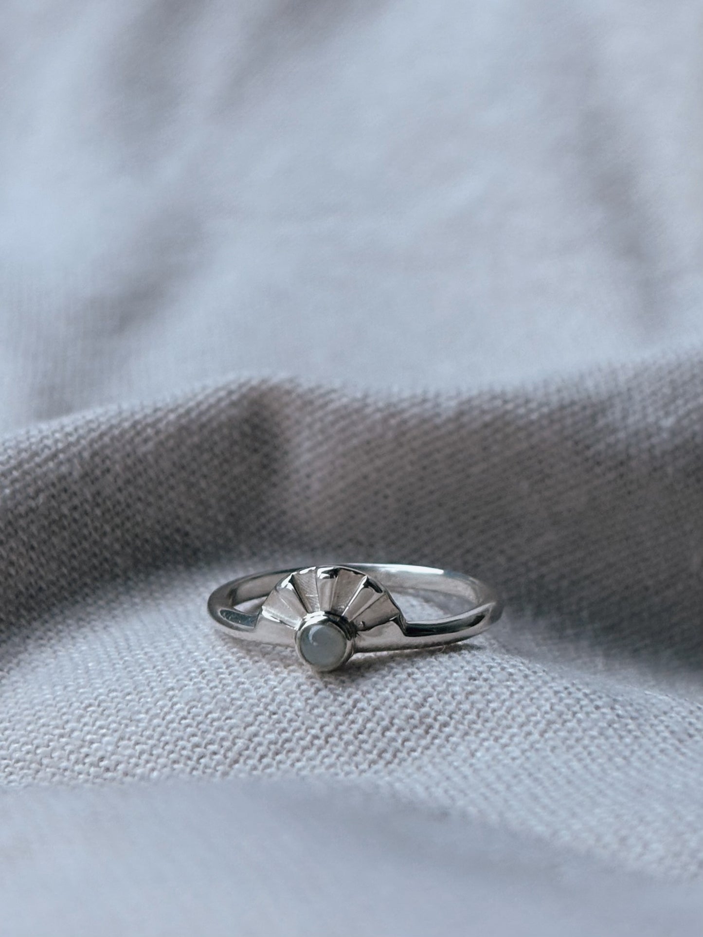 AURA Mondstein Ring Silber