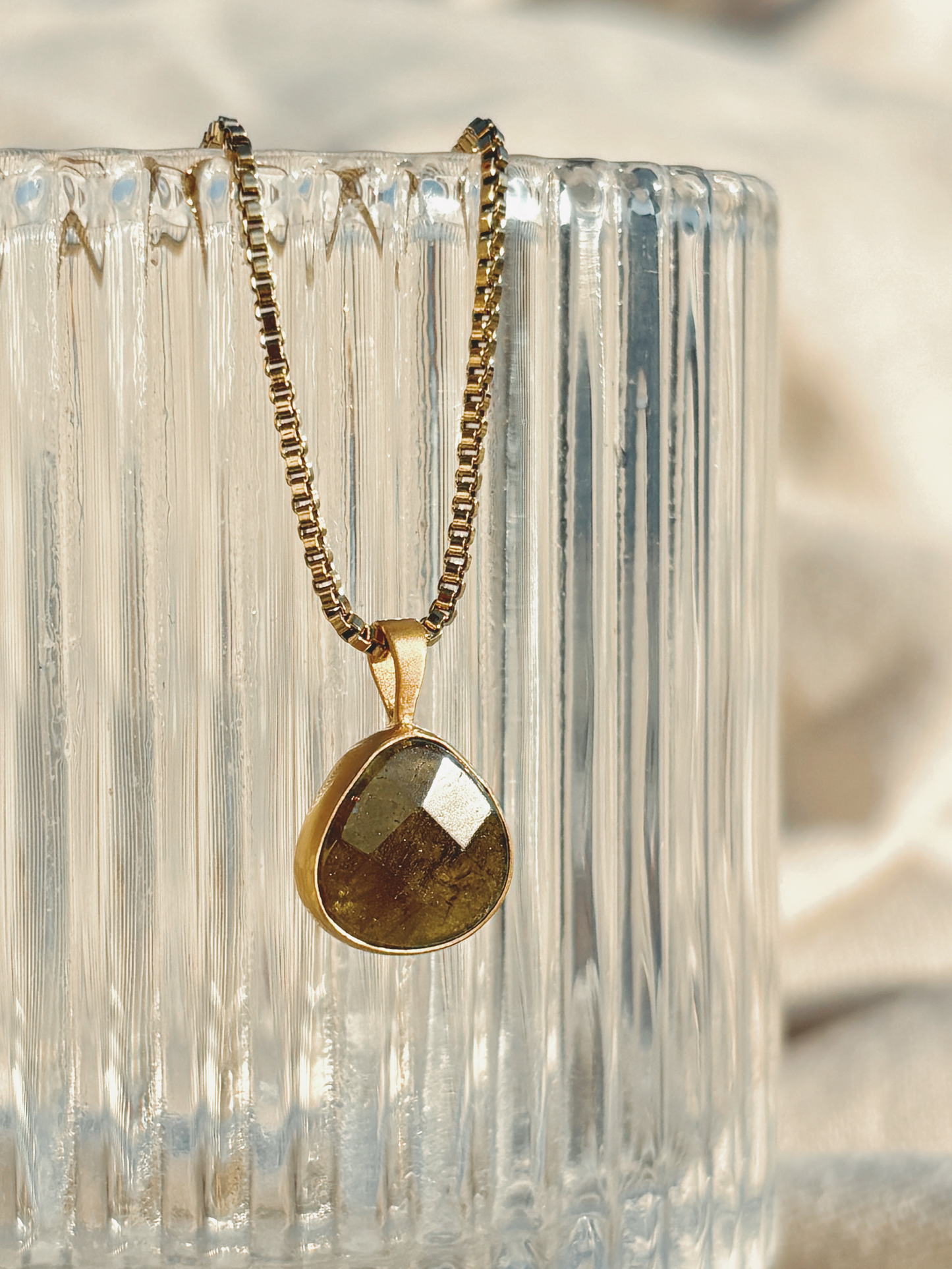 YUNA GREEN GRANAT Drop Halskette | Necklace Gold