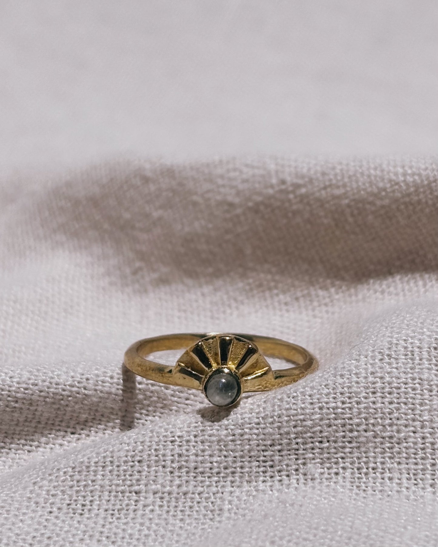 AURA Mondstein Ring Gold