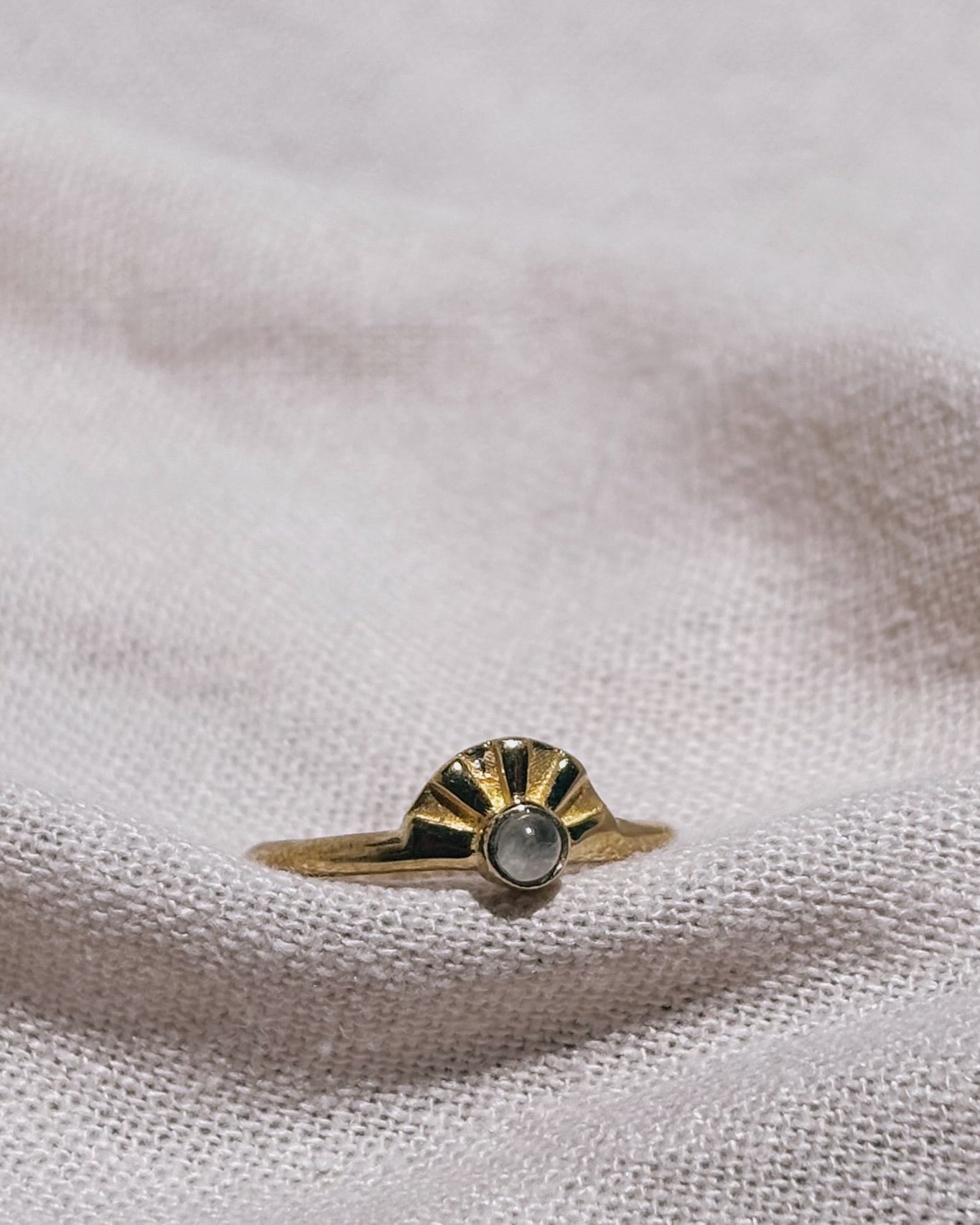 AURA Mondstein Ring Gold
