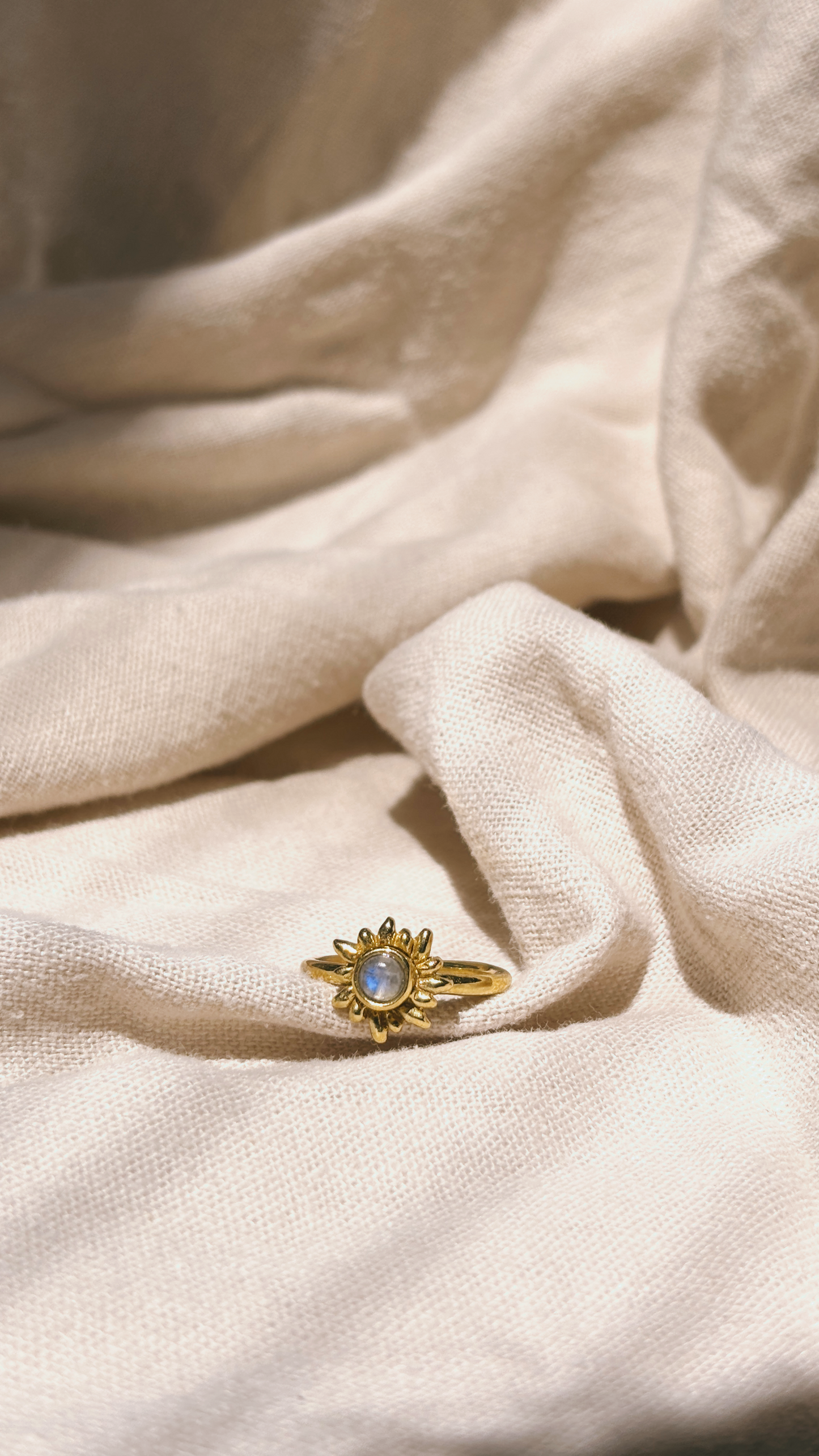 BUNGA Moonstone Ring Gold