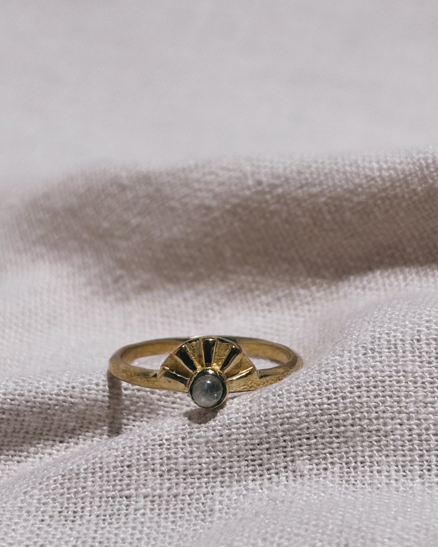 AURA Mondstein Ring Gold