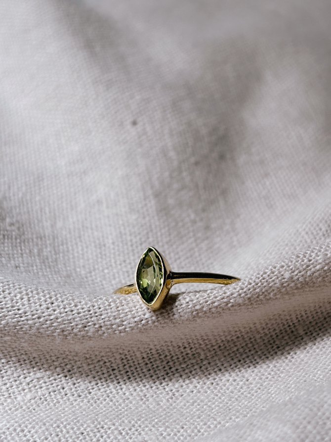 EMIA Peridot Ring Gold