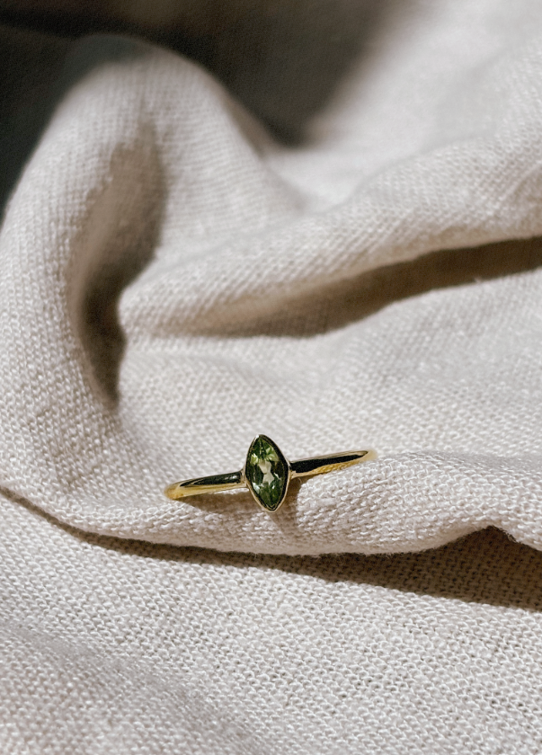 EMIA Peridot Ring Gold