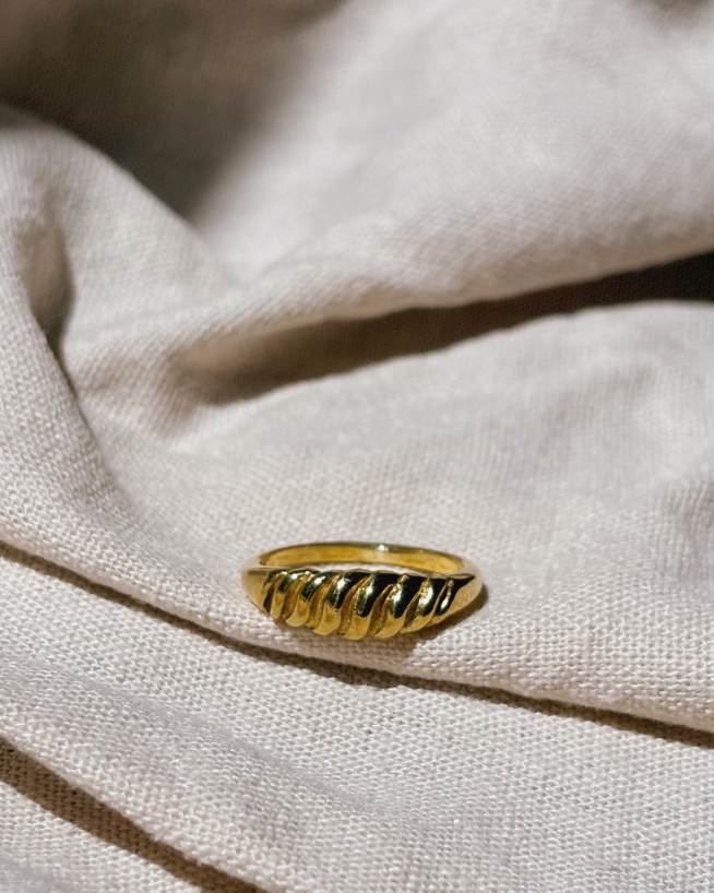 RANI Croissant Ring Gold