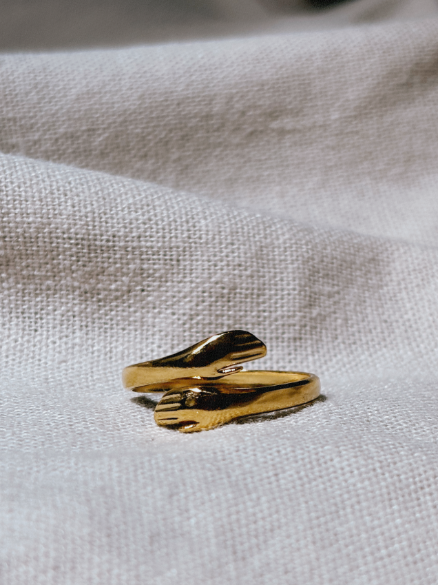 HUG YOUR WORLD Ring Gold - The Santai Collection