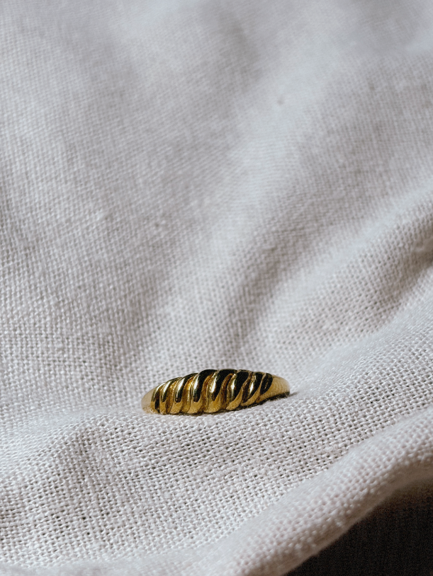 RANI Croissant Ring Gold
