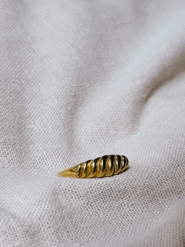 RANI Croissant Ring Gold