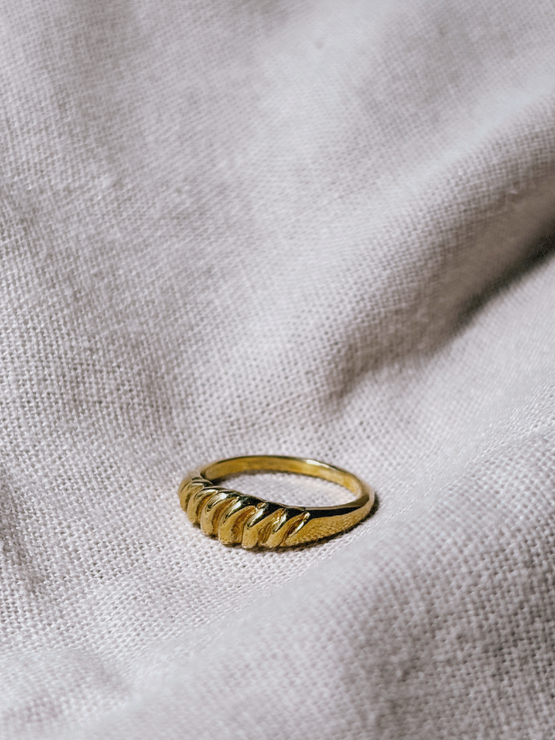 RANI Croissant Ring Gold