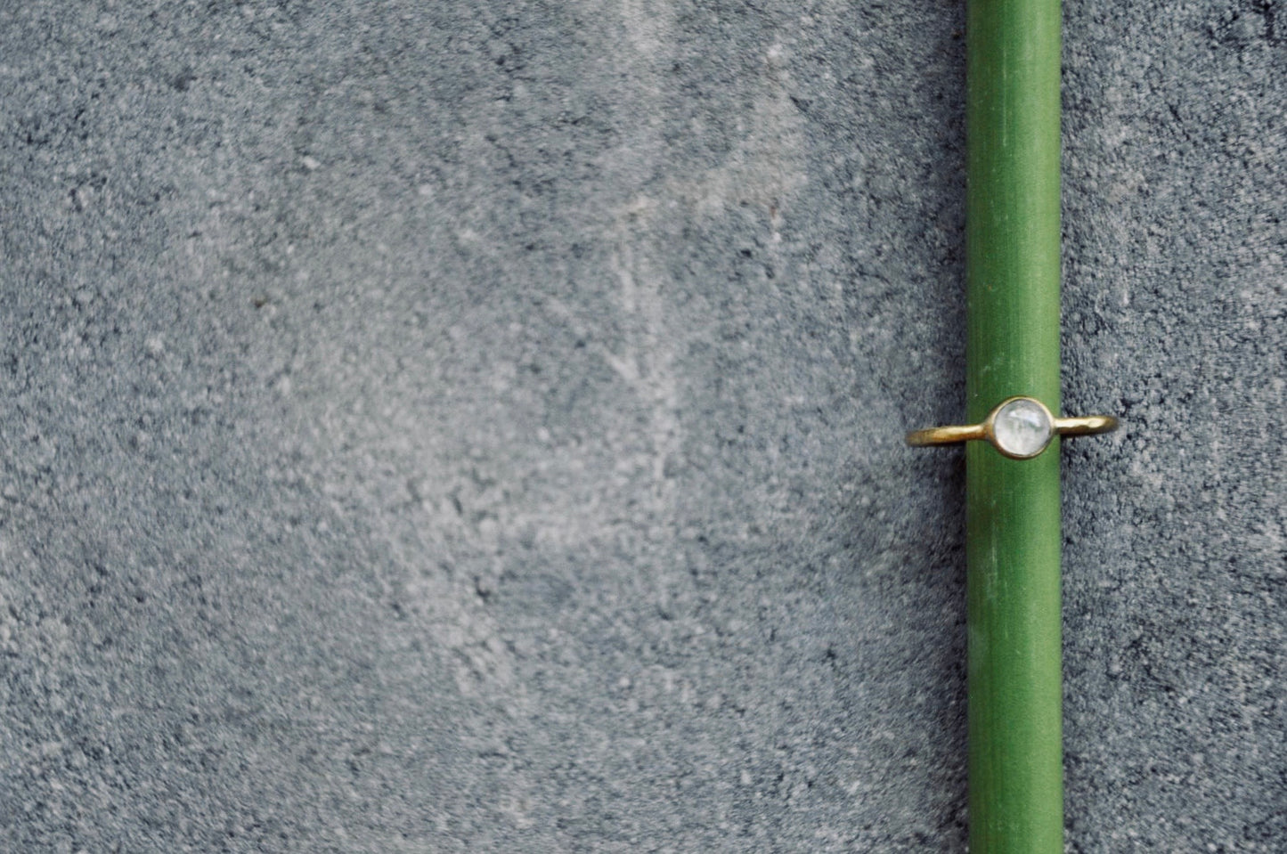 DEWI matt Mondstein Ring Gold - The Santai Collection