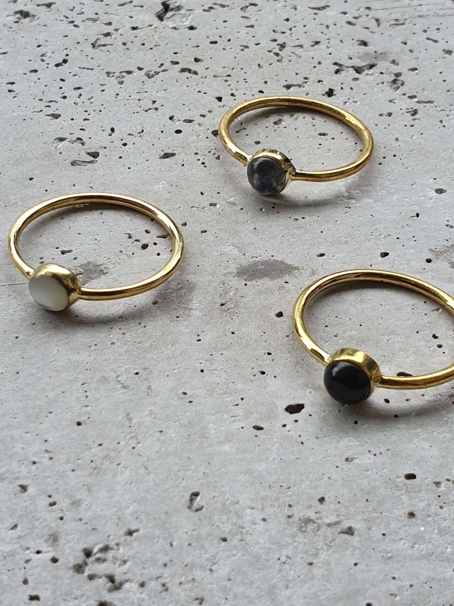 DEWI shiny Rosenquarz Ring Gold - The Santai Collection