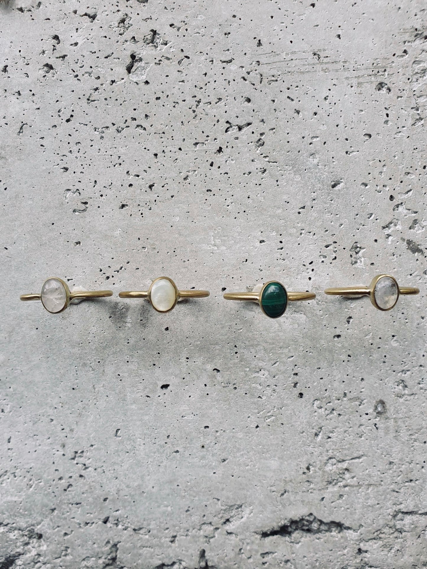 INDAH Rosenquarz Ring Gold - The Santai Collection