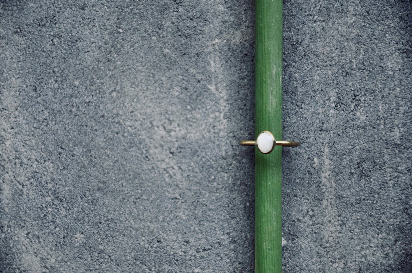 INDAH Perlmutt Ring Gold - The Santai Collection