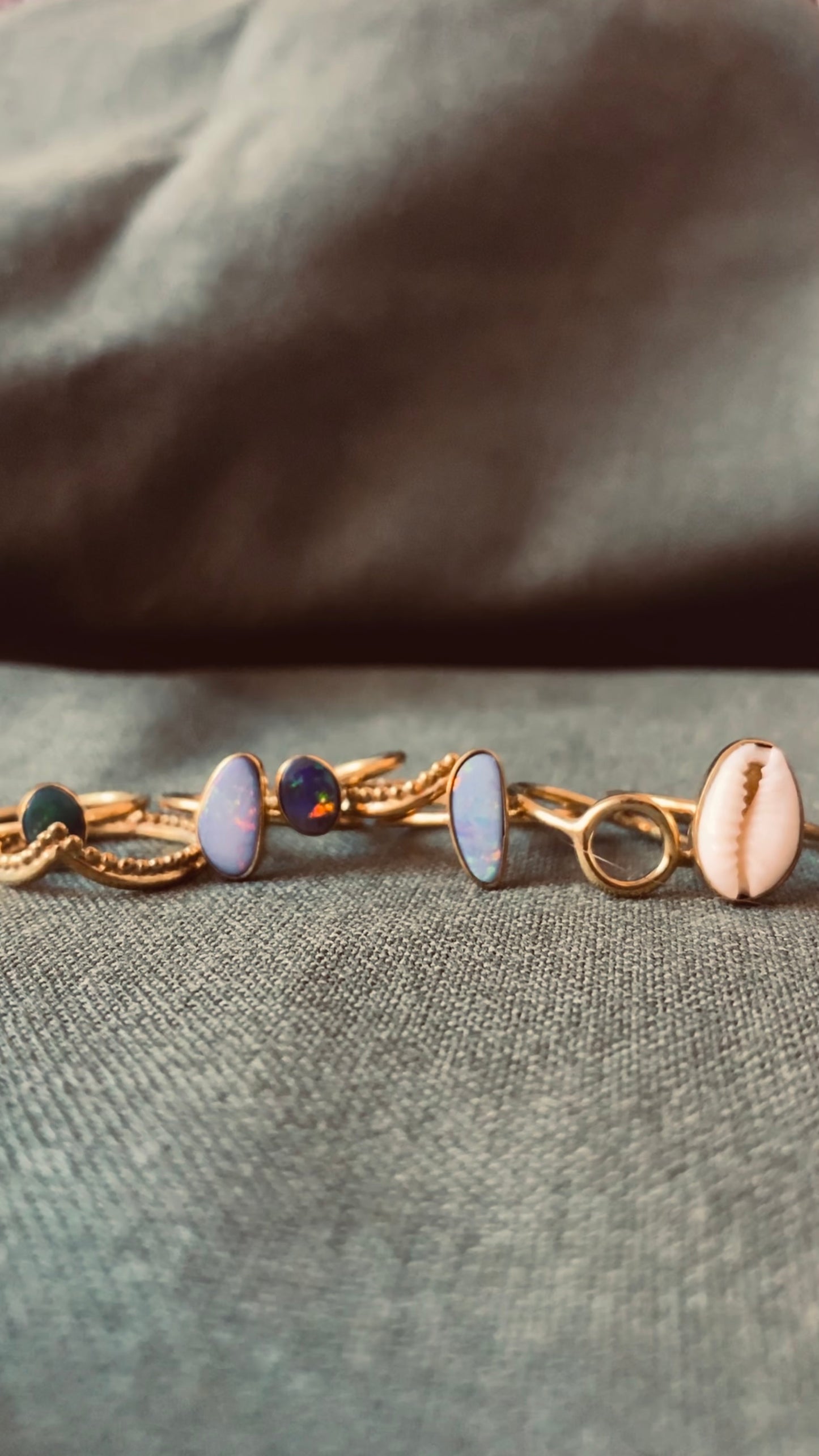 INDAH Australischer Opal Ring Gold