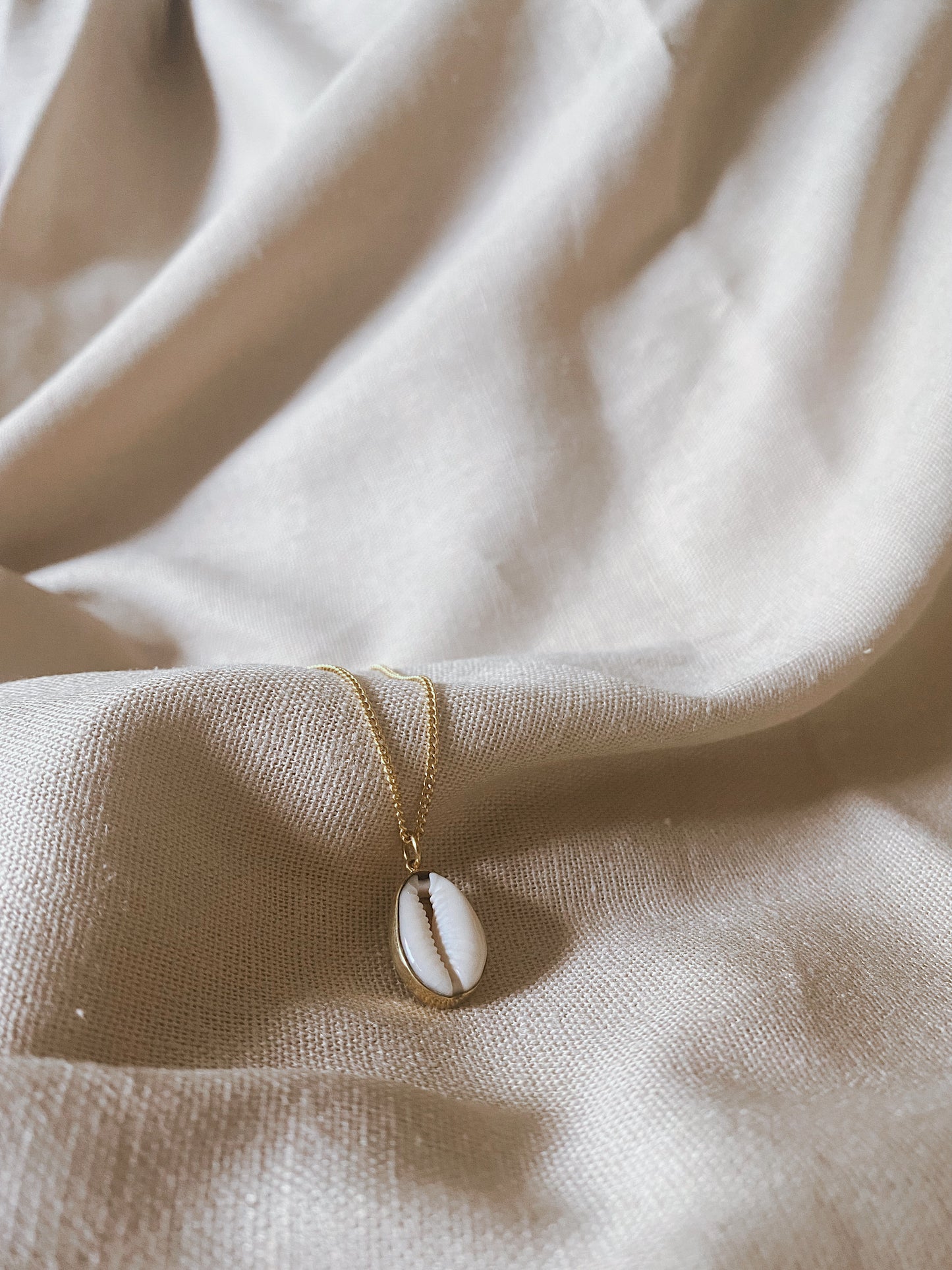 SARI SHELL Halskette | Necklace Gold