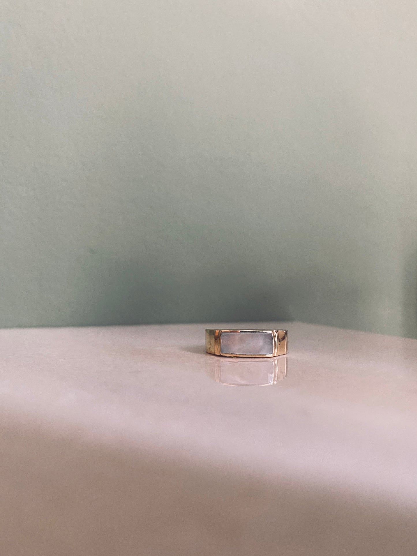 HABIBI Perlmutt Ring Gold