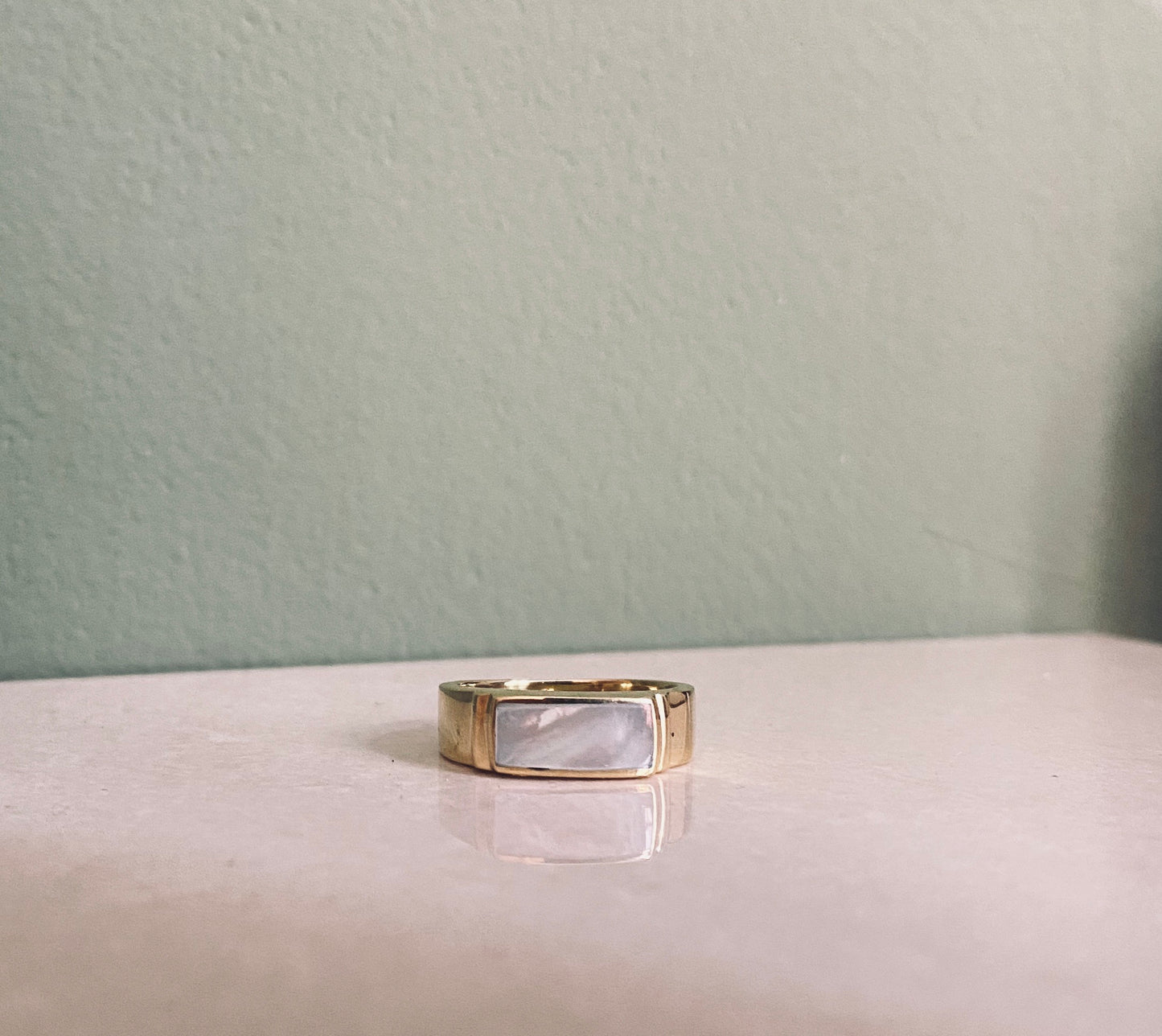 HABIBI Perlmutt Ring Gold