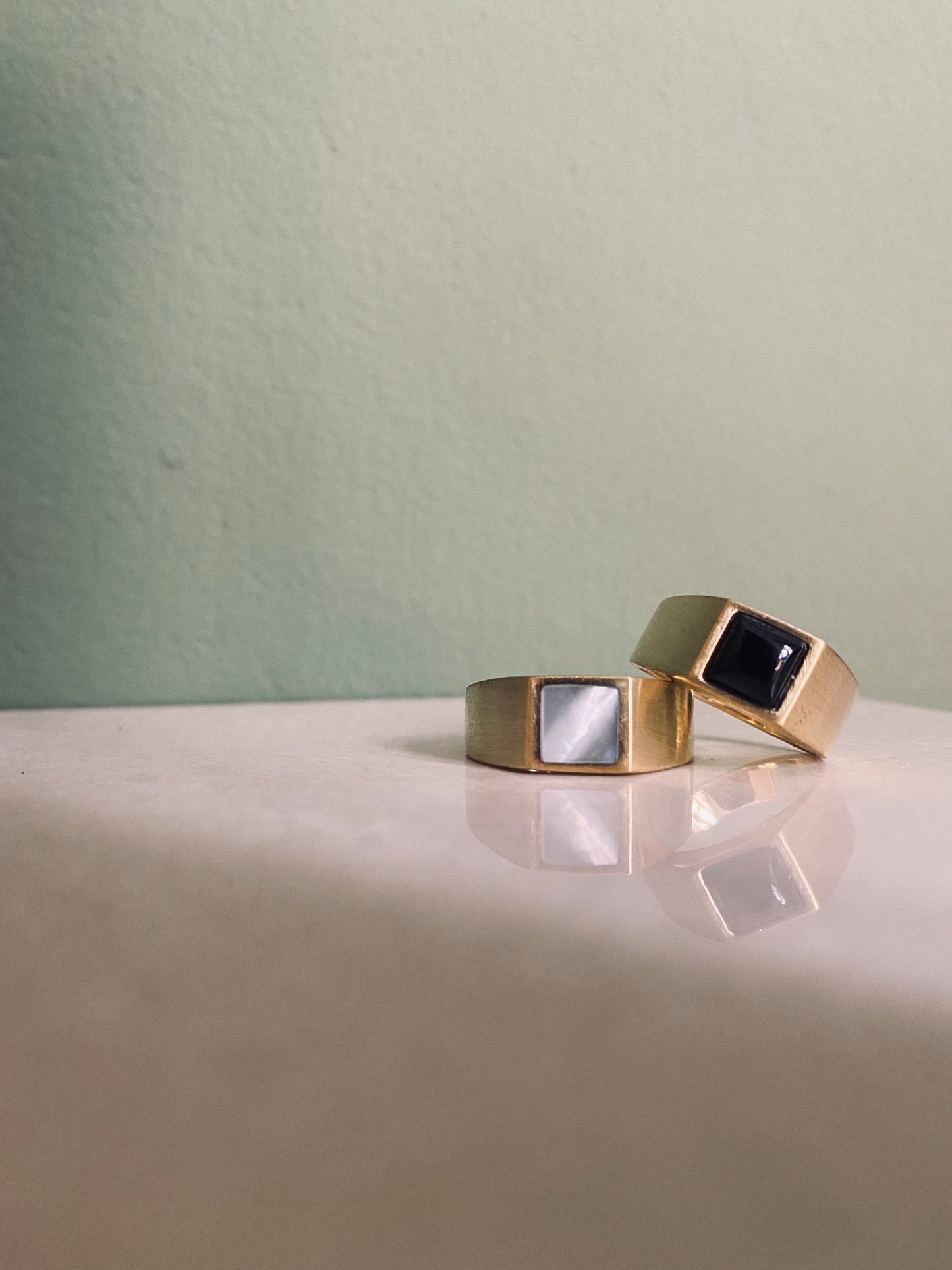 AMELIA Perlmutt Ring Gold