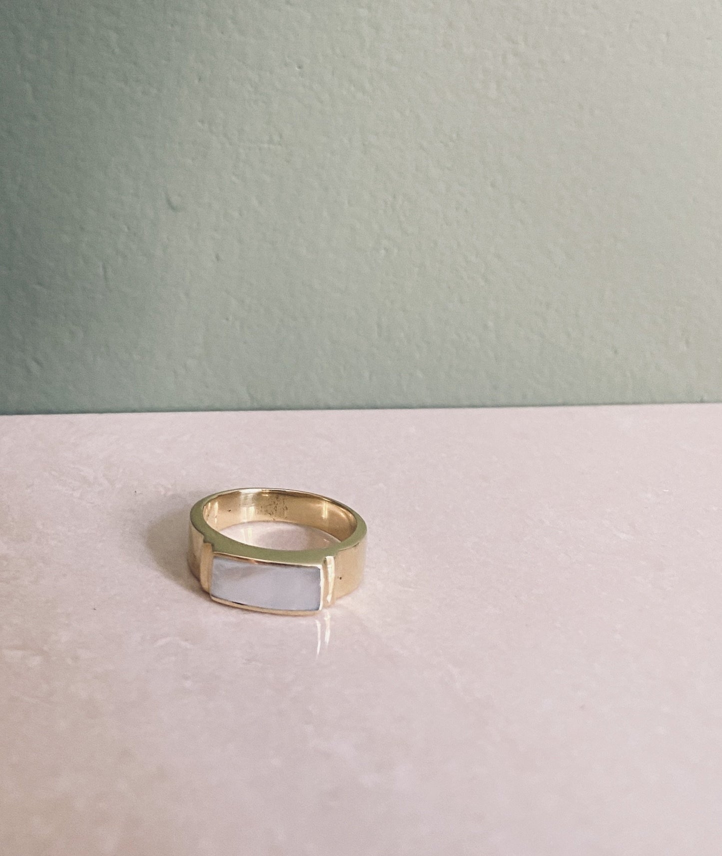 HABIBI Perlmutt Ring Gold