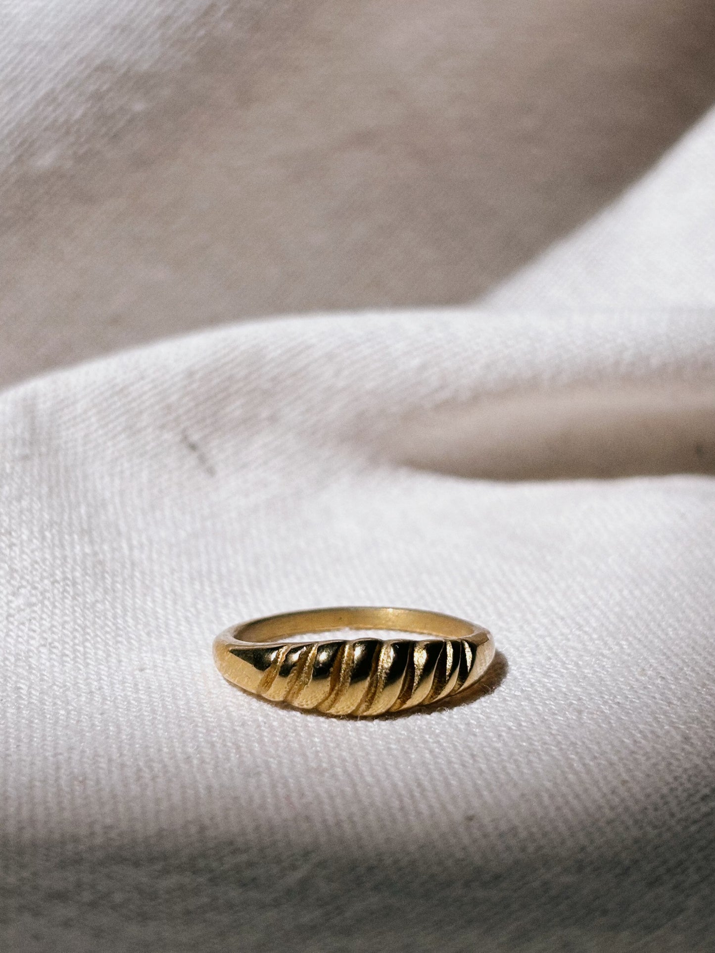 RANI Croissant Ring Gold