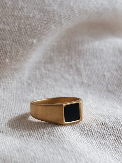 AMELIA Black Onyx Ring Gold