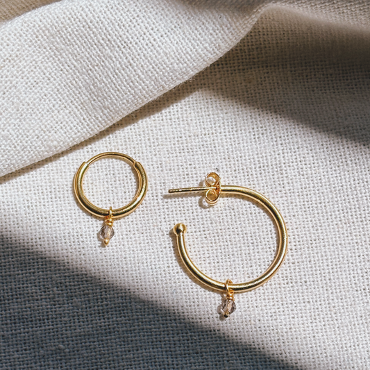 Hoops mit Black Onyx klein Anhänger Ohrring | Earring Gold