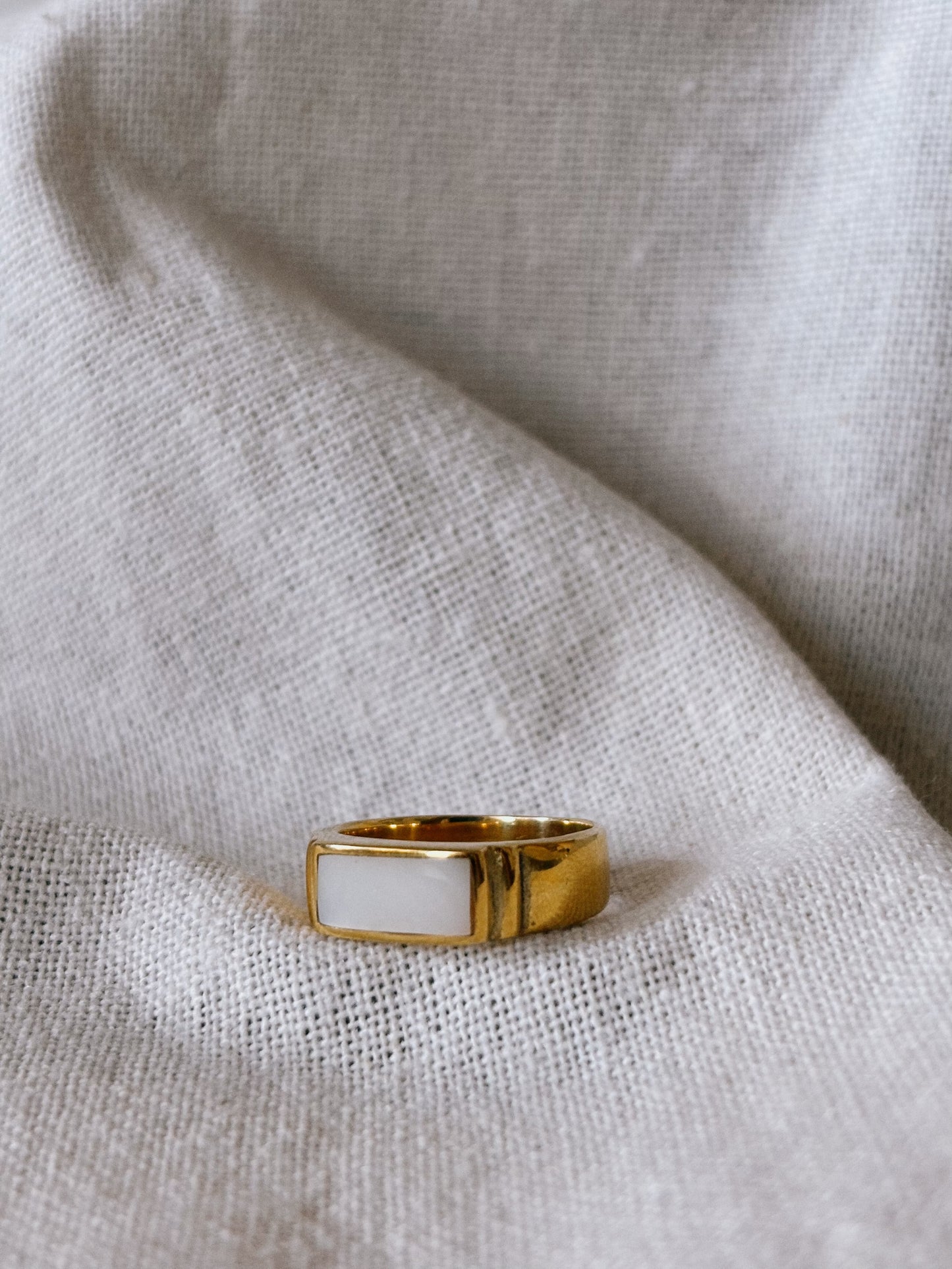 HABIBI Perlmutt Ring Gold