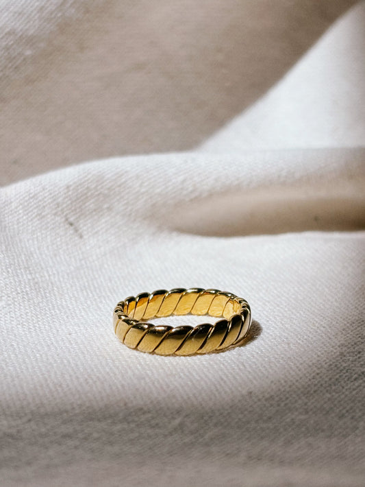ISTA twisted flat Ring Gold