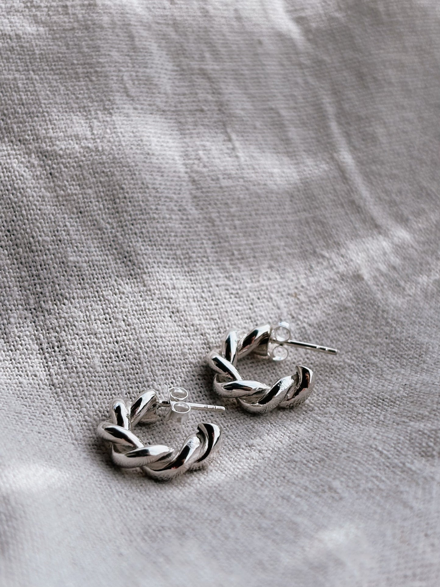 RAYA HOOP twisted Ohrring | Earring Silver